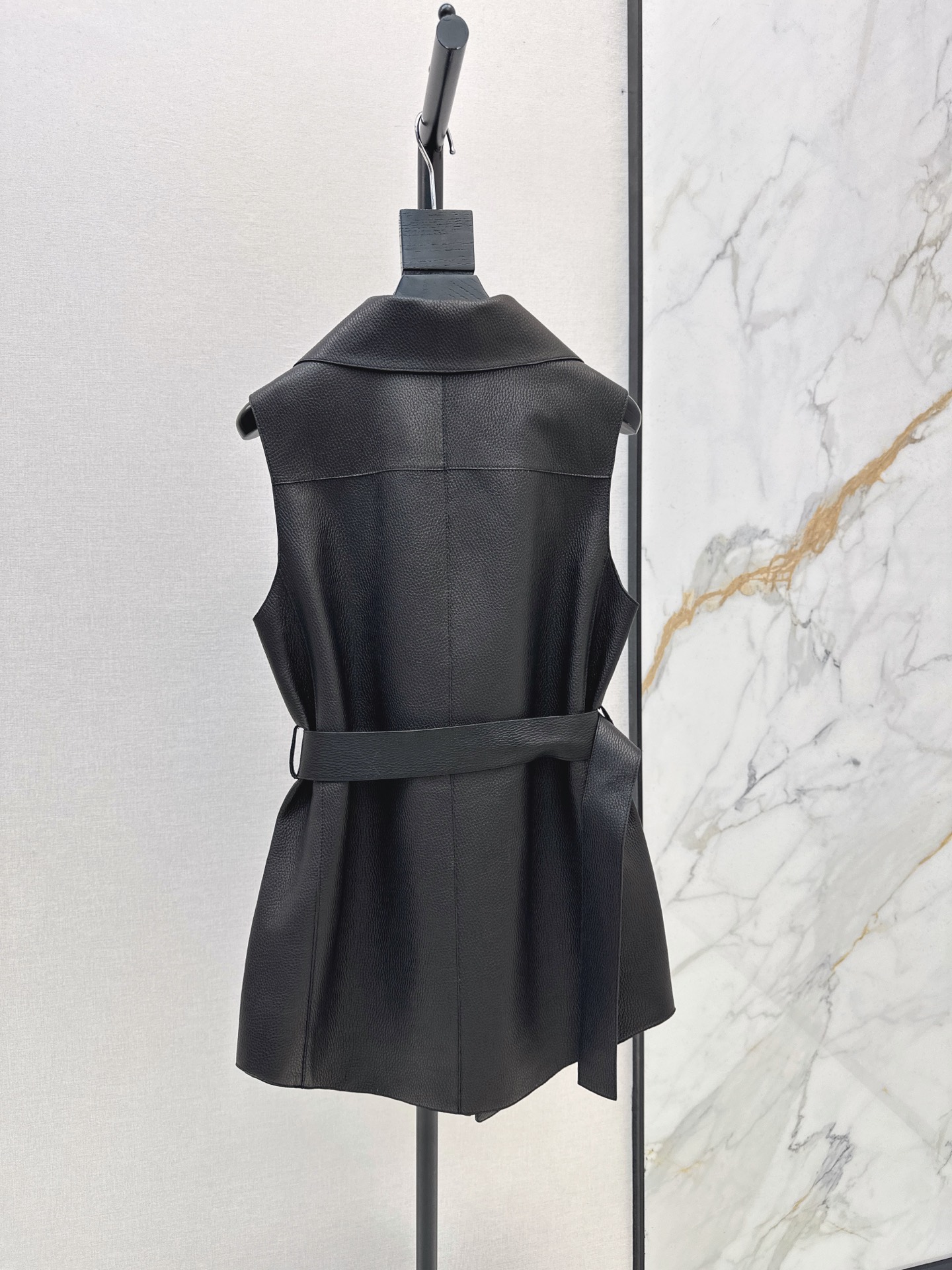 Her 26fw belted leather vest jacket