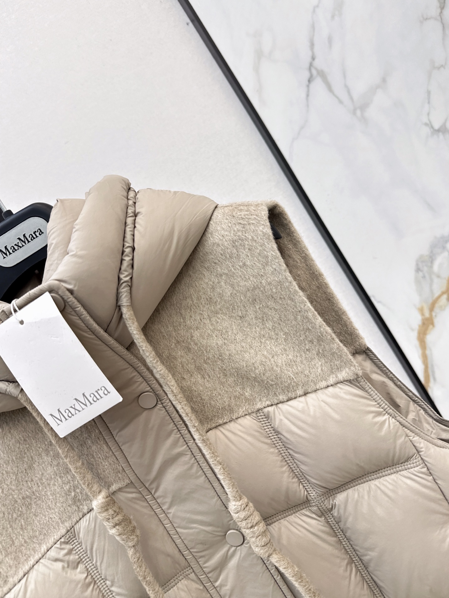 Max 26fw knit contract hooded down vest