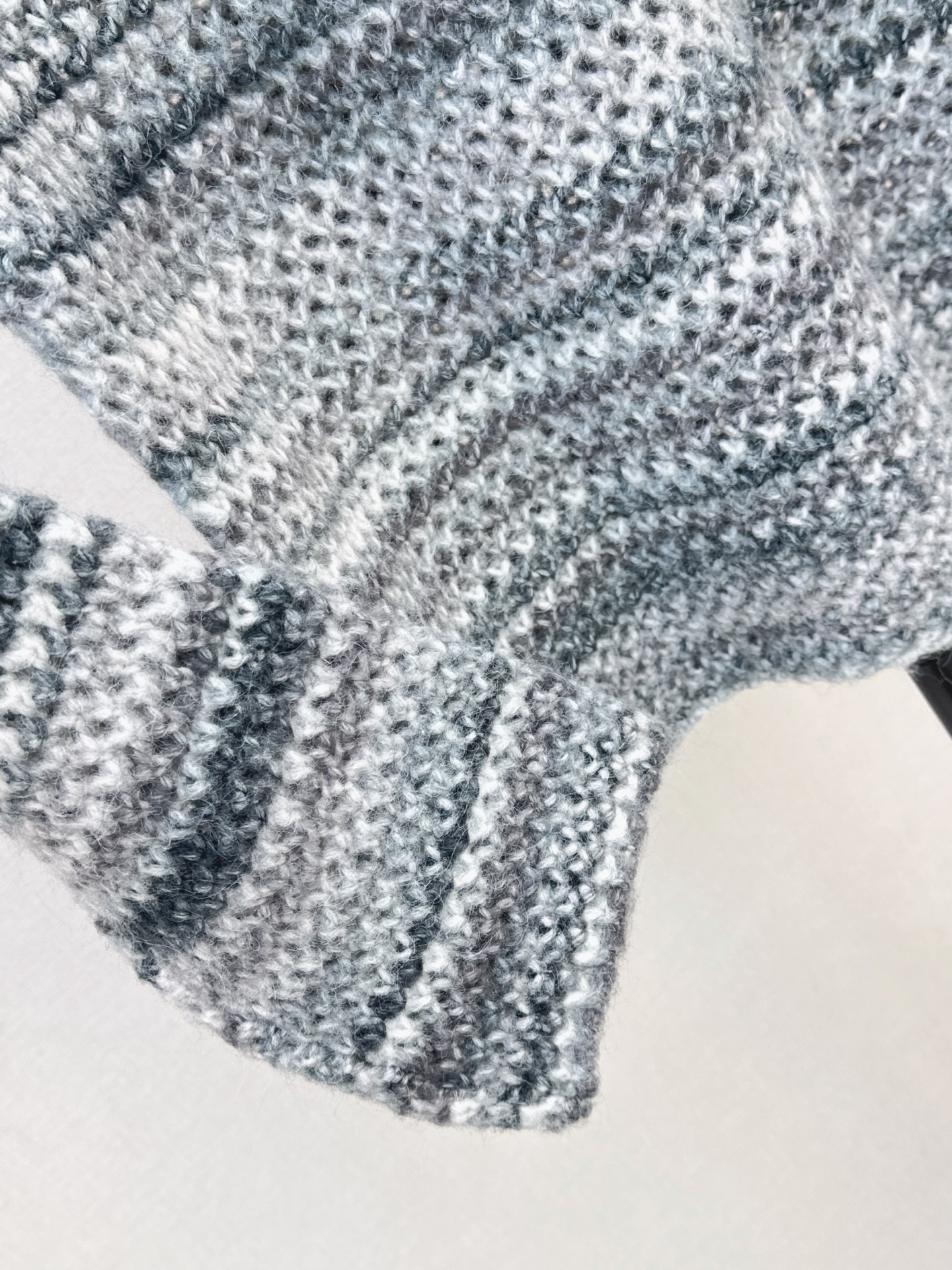 Loe 26fw stripe hollow knit sweater