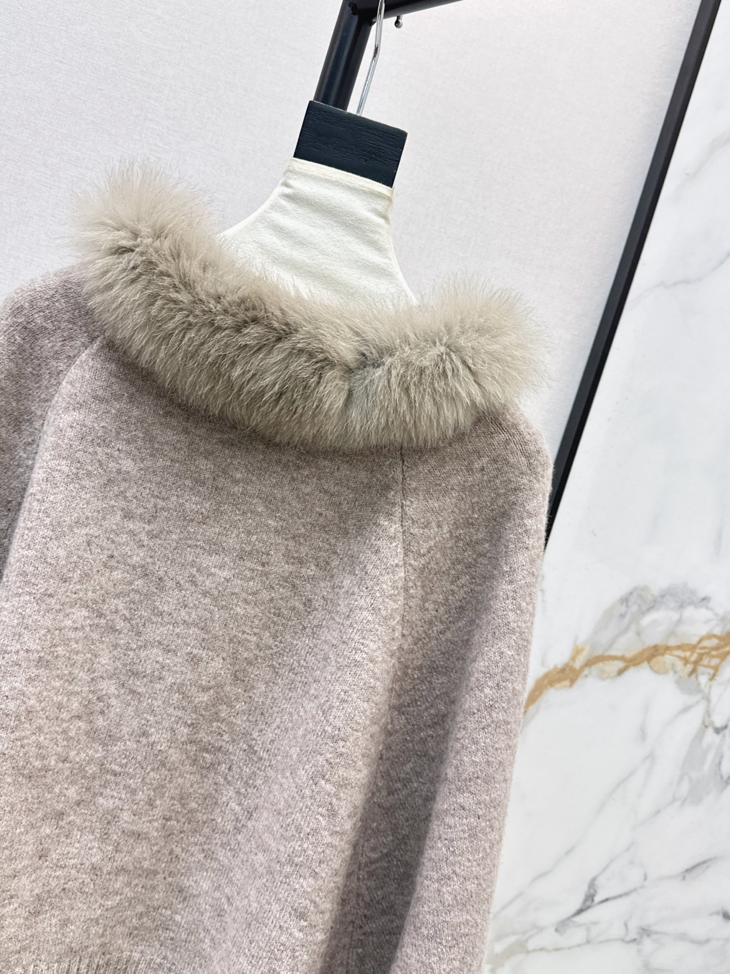 Fen 26fw fur-trim knit cape jacket