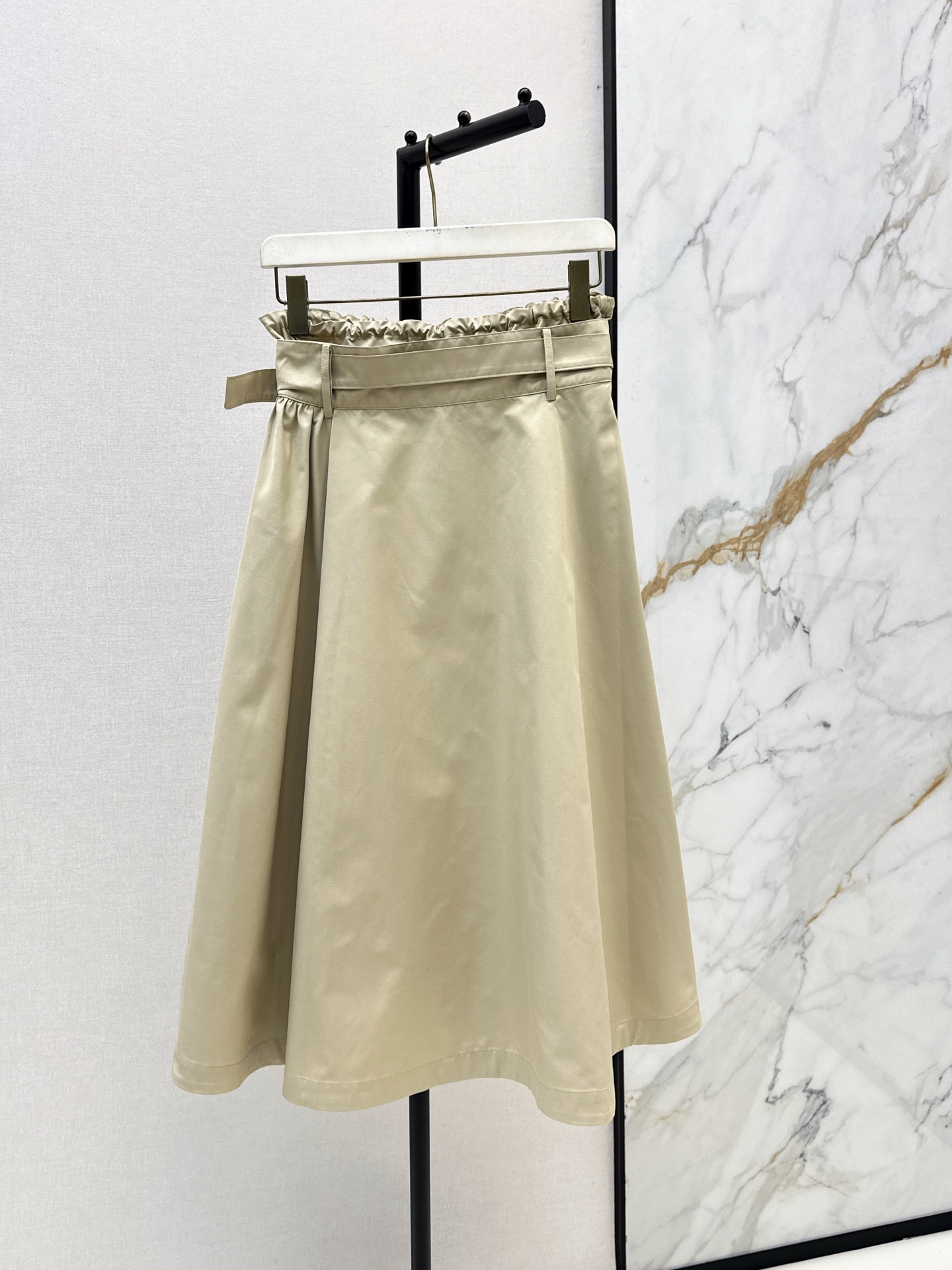 Loe 26ss belted pleated skirt