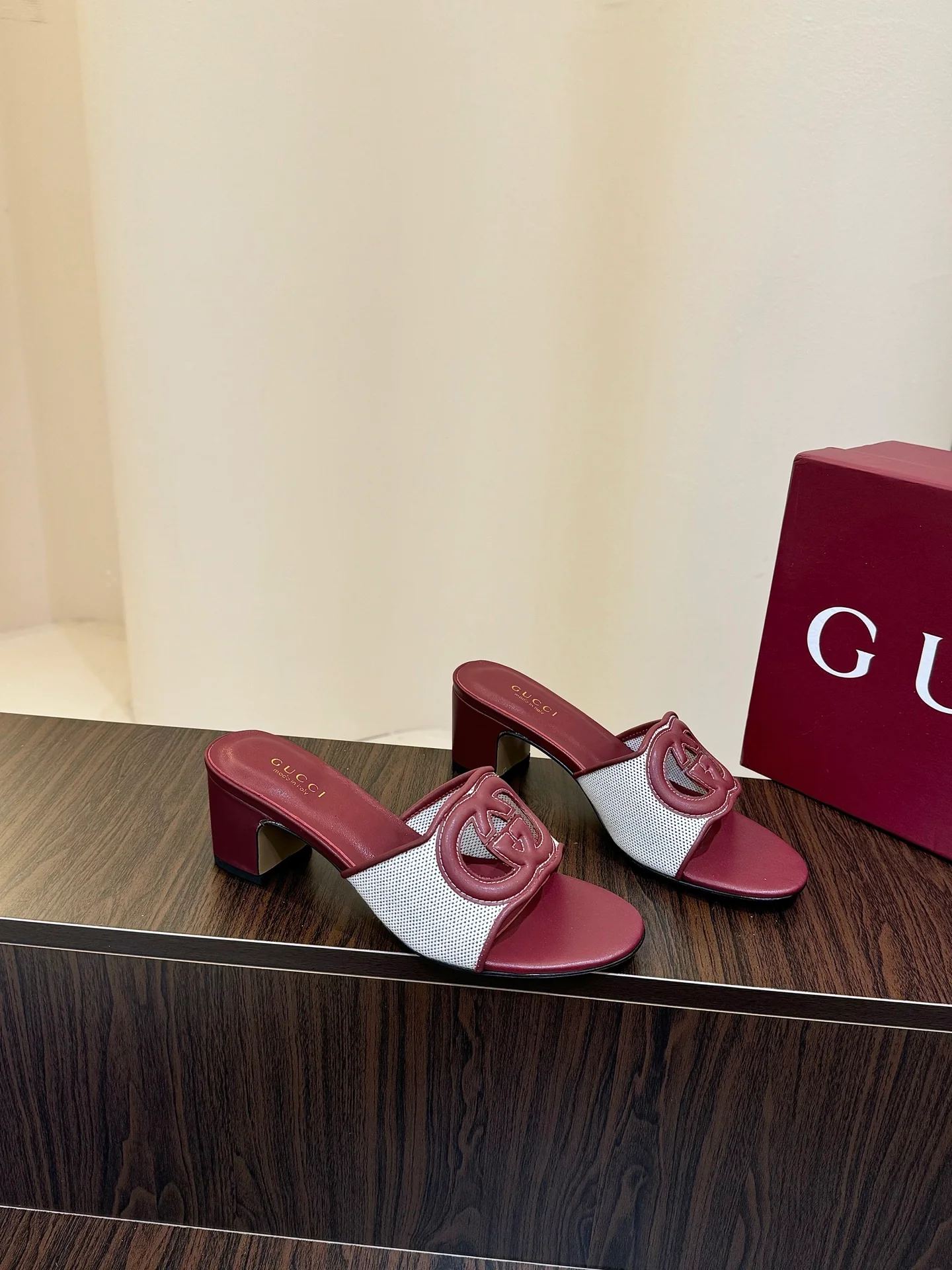 Gucc 25fw slide sandals