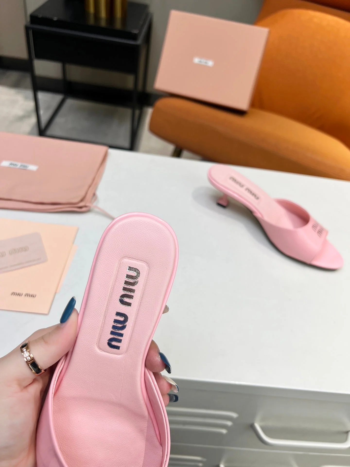 Mi leather slippers