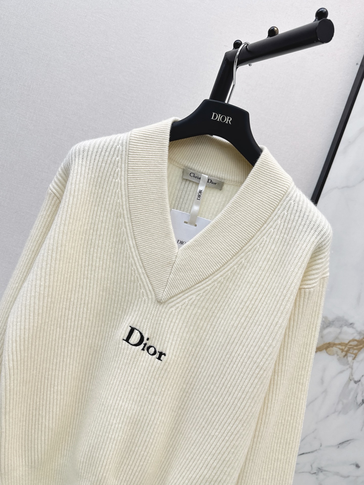 CD 26fw v-neck sweater