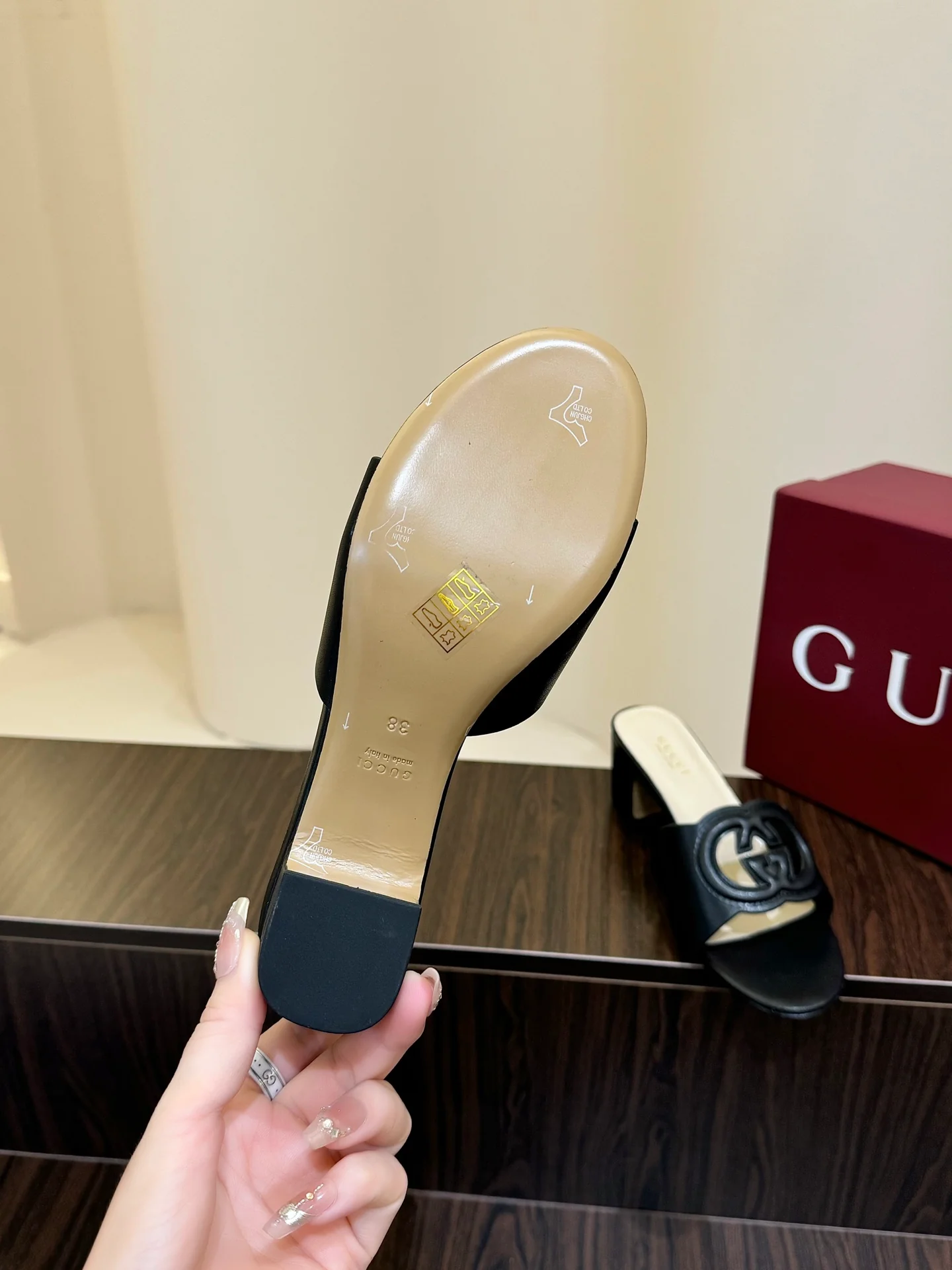 Gucc 25fw slide sandals