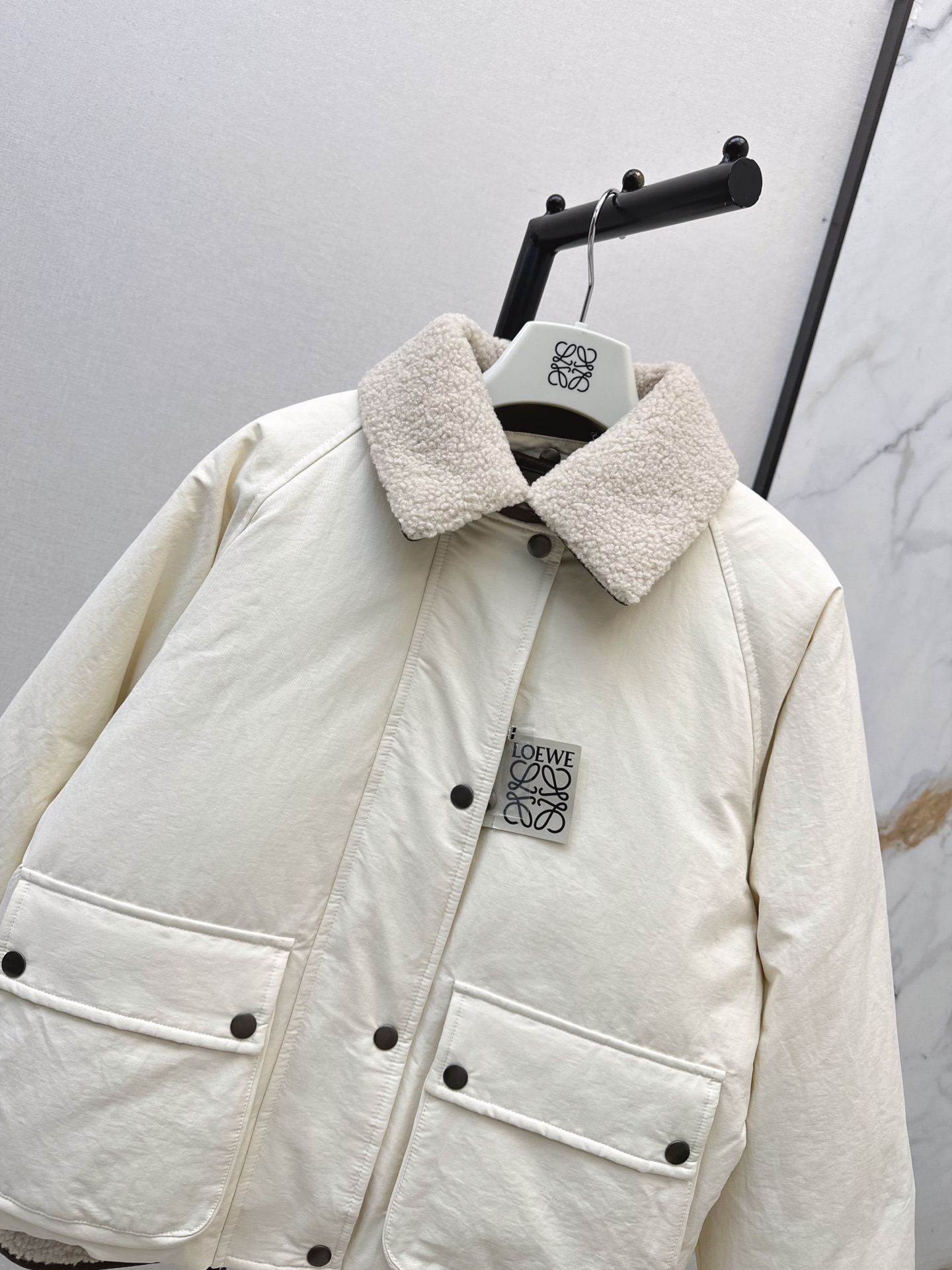 Loe 26fw sherpa-collar down jackey with detachable teddy-fleece vest