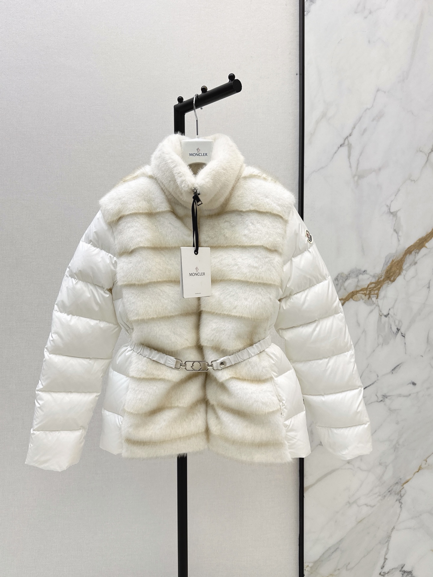 Monc 26fw fur belted down jacket
