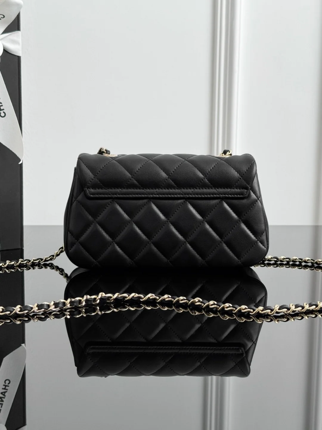 Chan 25S chain shoulder bag