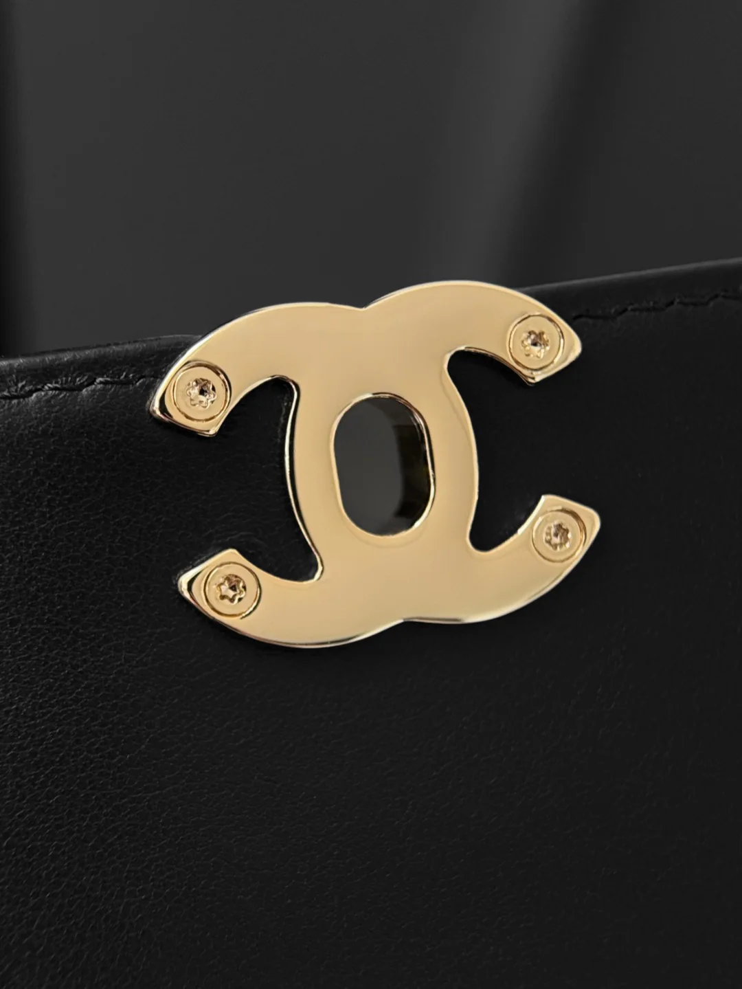 Chan 23K chain shoulder bag