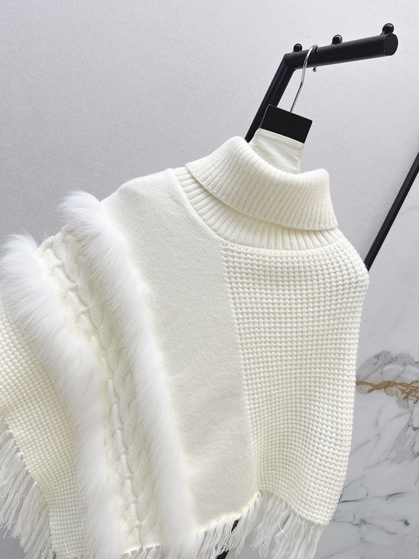 Fen 26fw fur-trim cape jacket