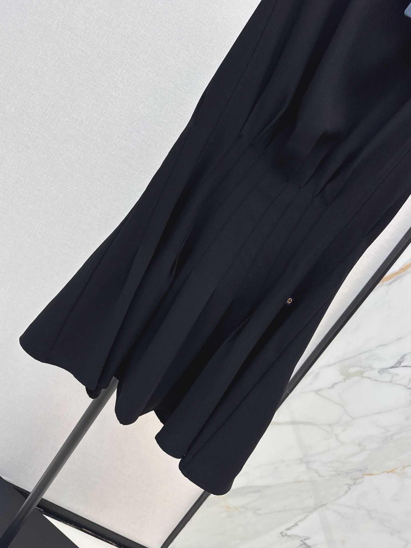 Loui 26fw sleeveless ruffle