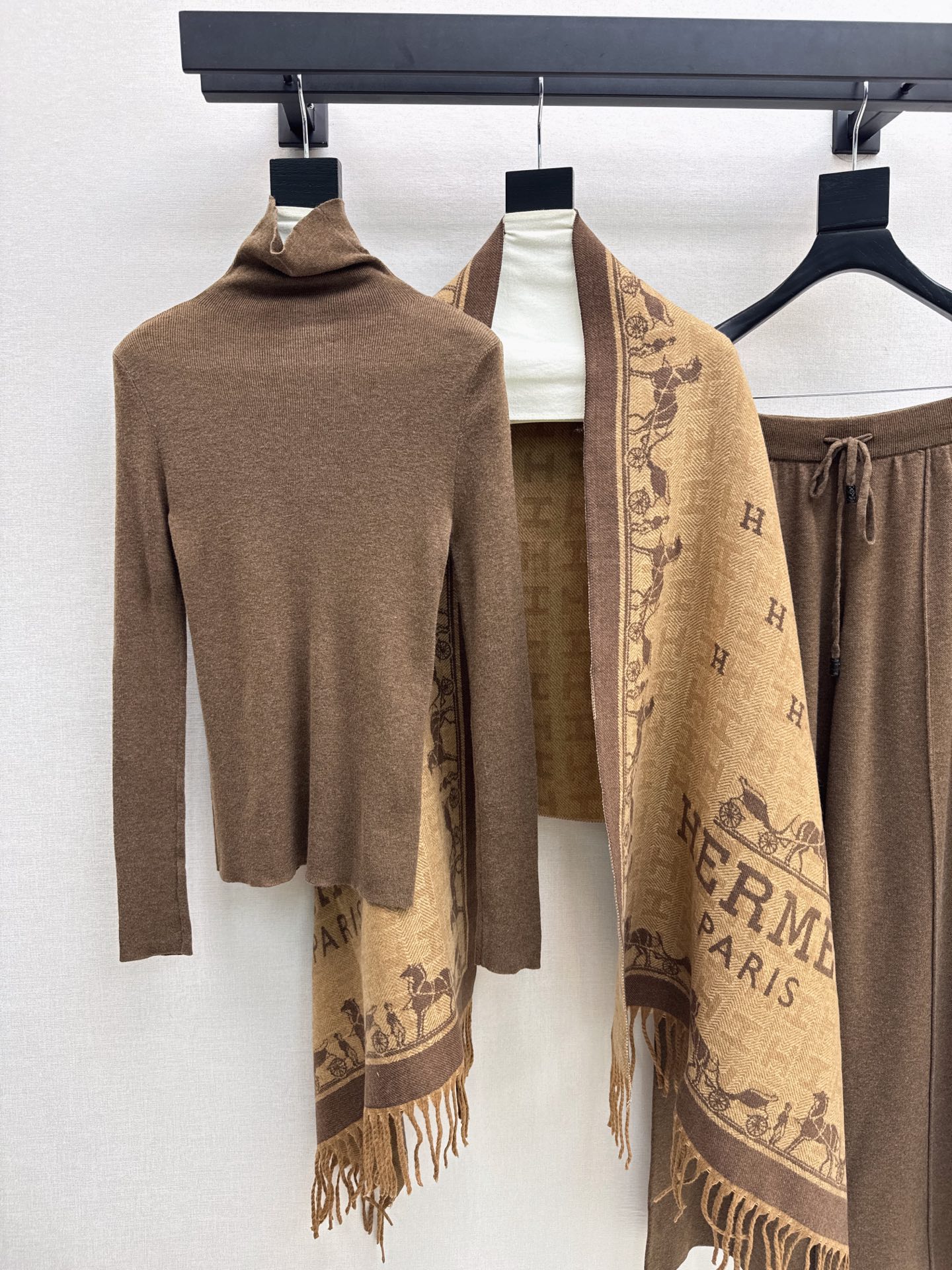Her 26fw knit shawls basic tee pants sets