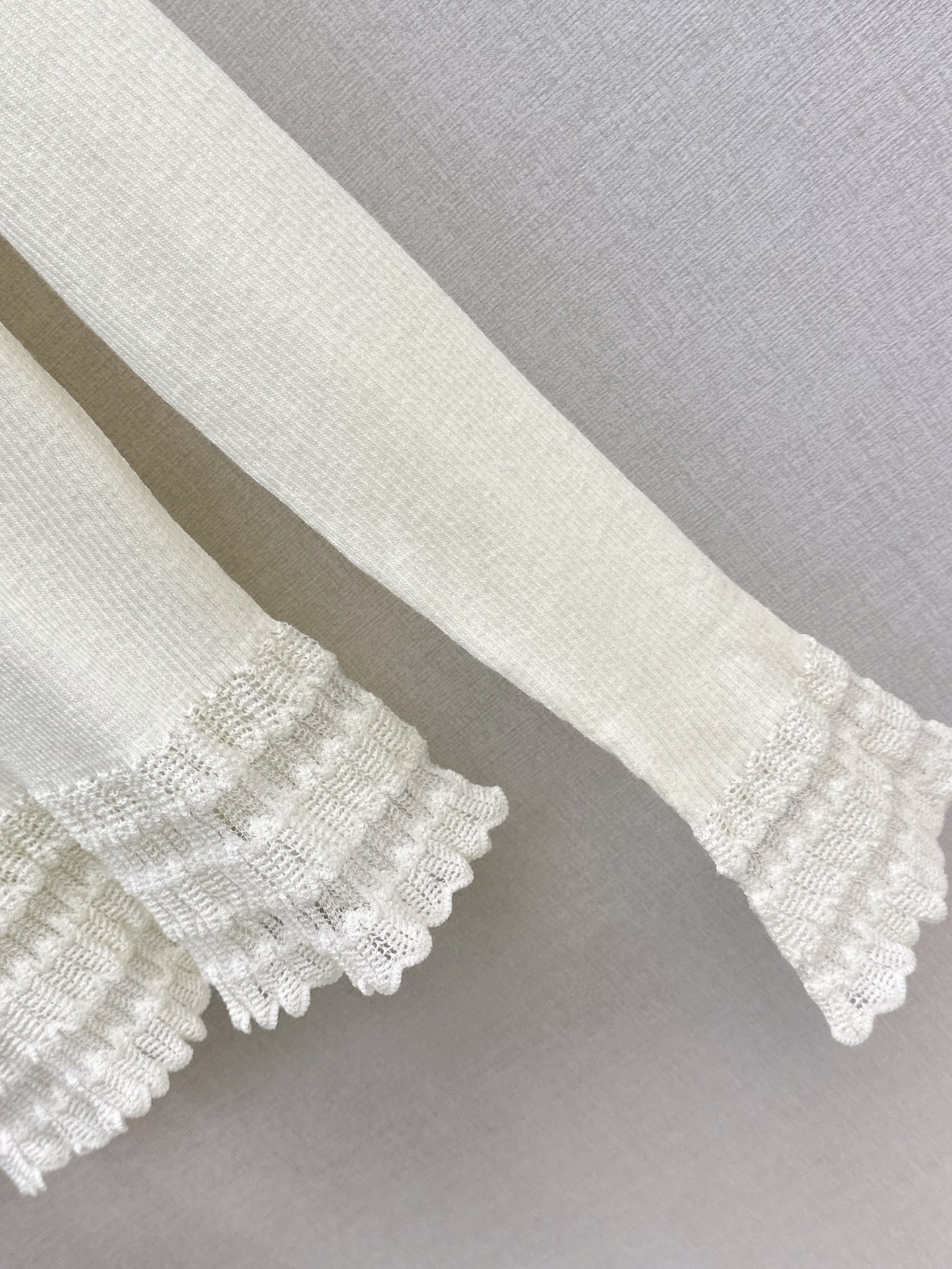 ES 26fw ruffle basic tee