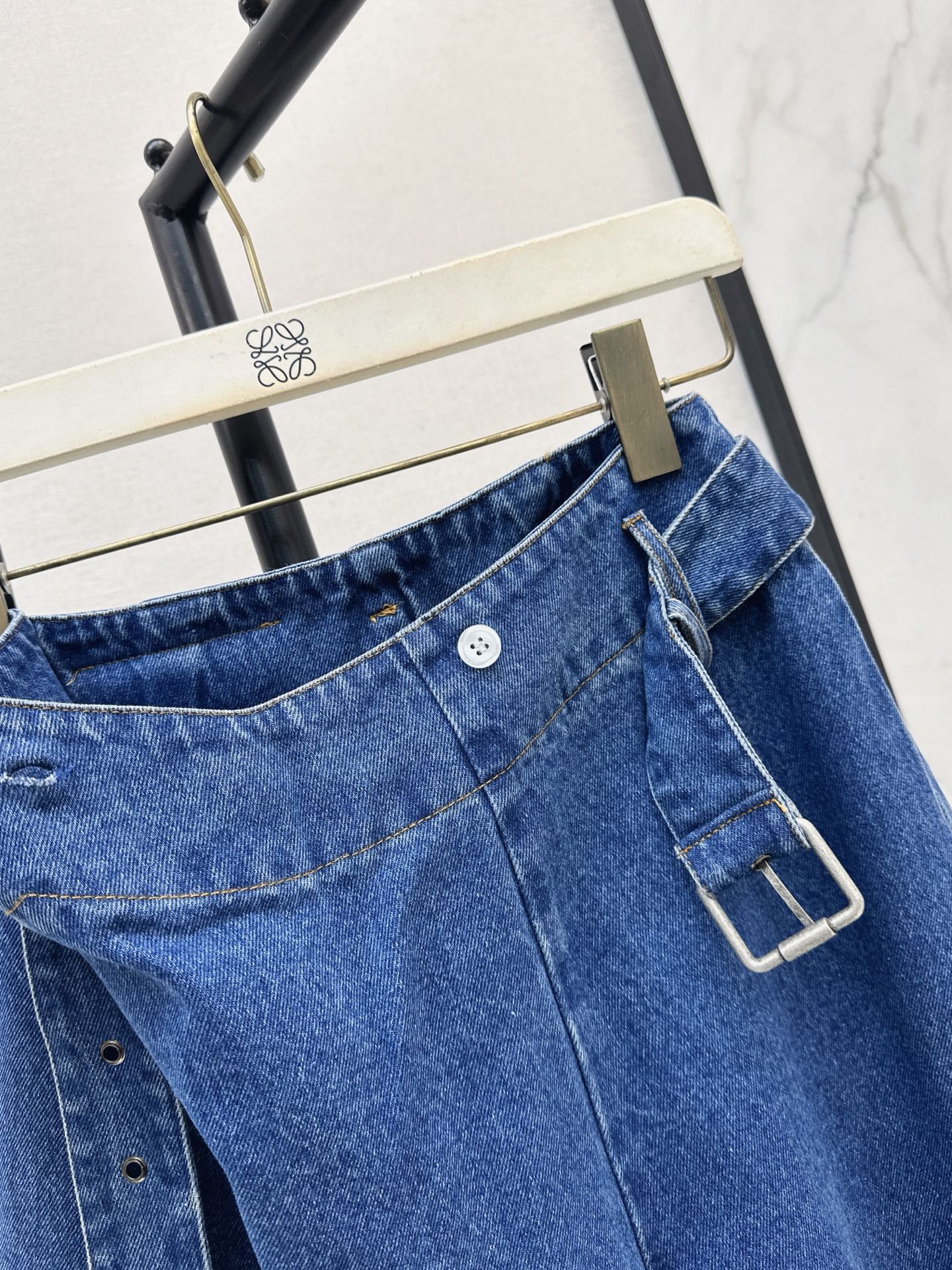 Loe 26fw belted wide-leg jeans
