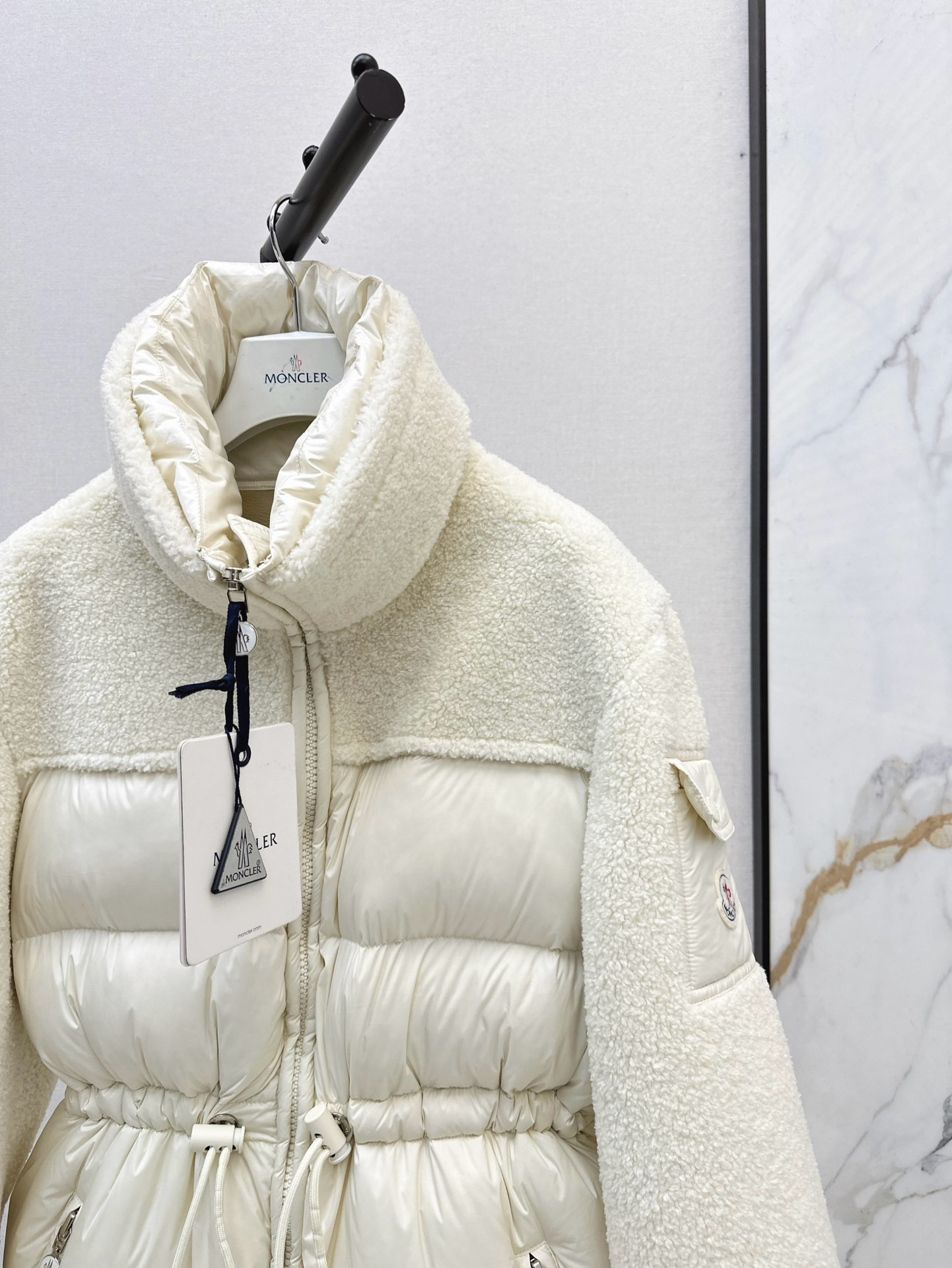 Monc 26fw sherpa-panel cinched-waist puffer jacket