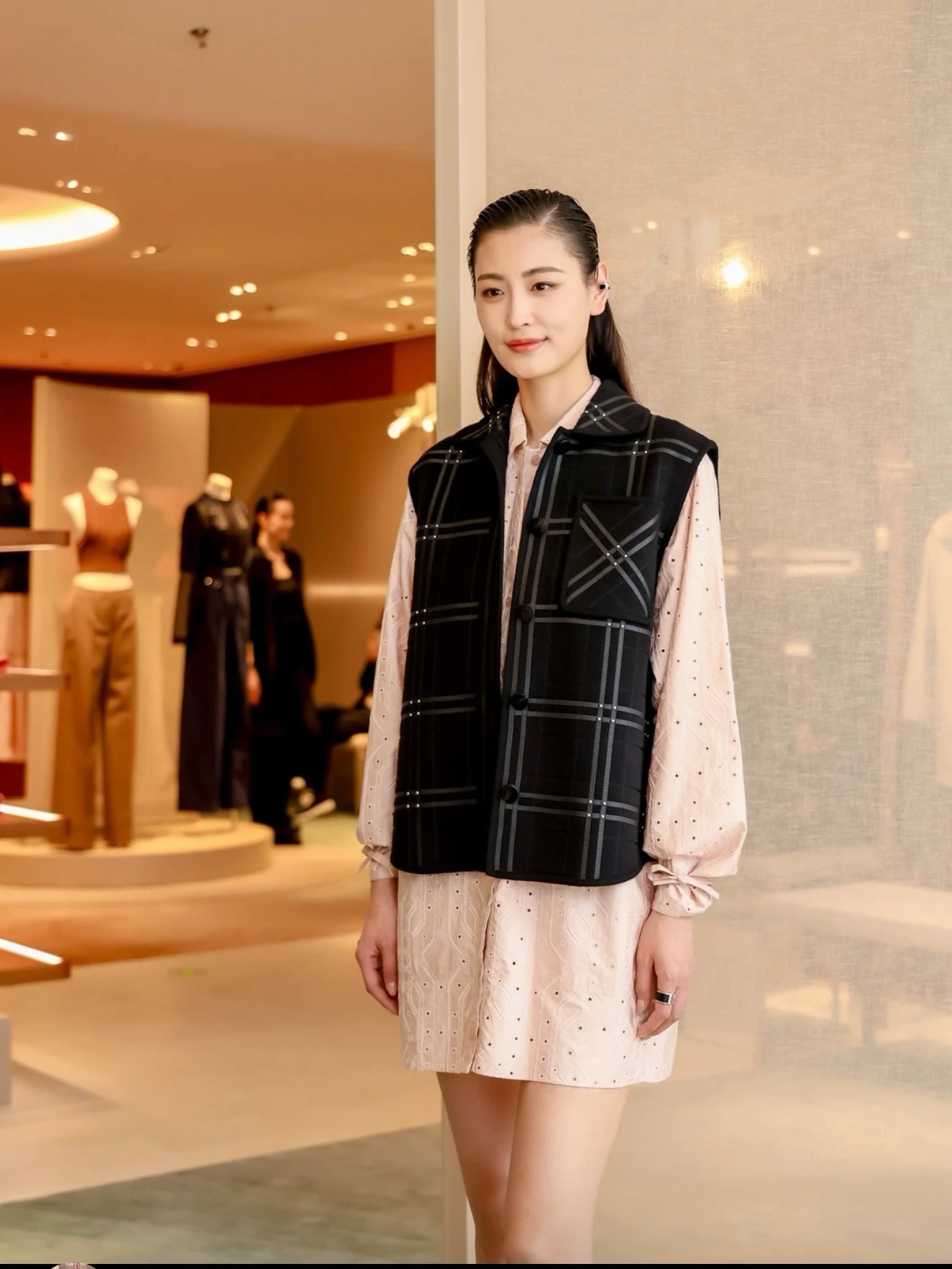 Her 26fw embroidery woole vest