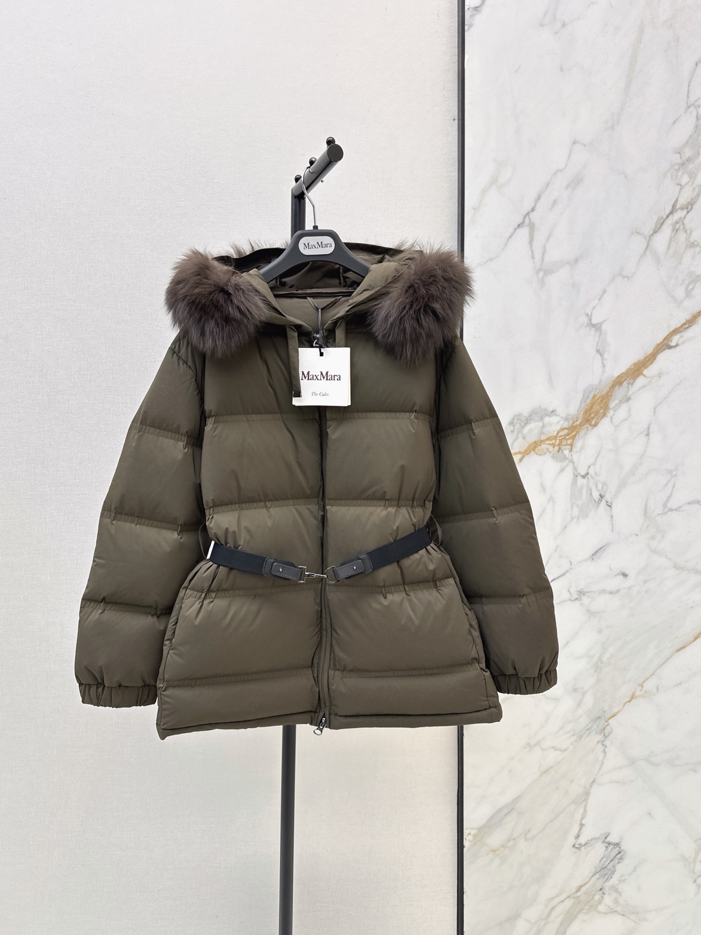 Max 26fw fur-trim hooded belted down jacket