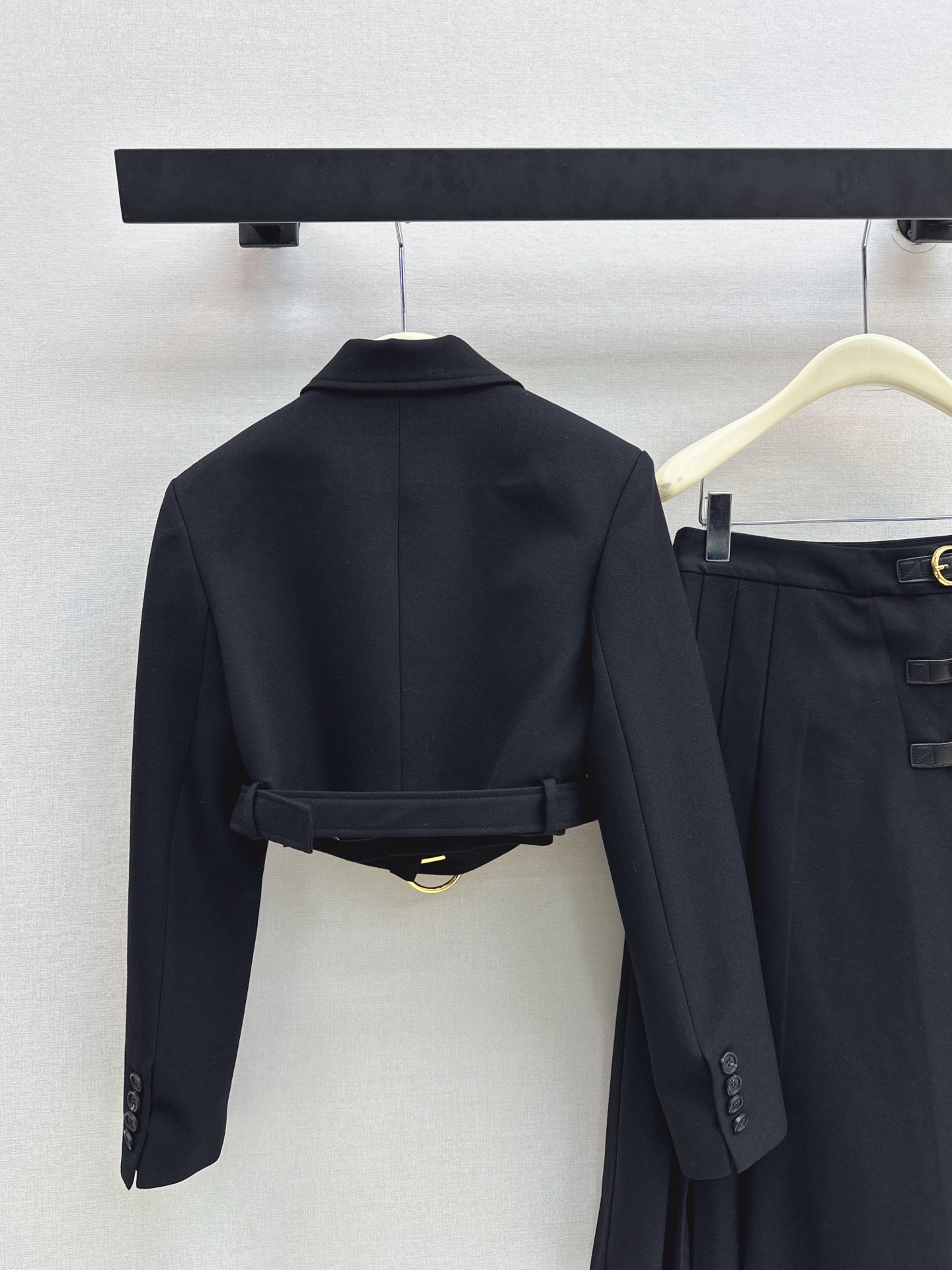 Chol 26fw cropped jacket pleated skirt
