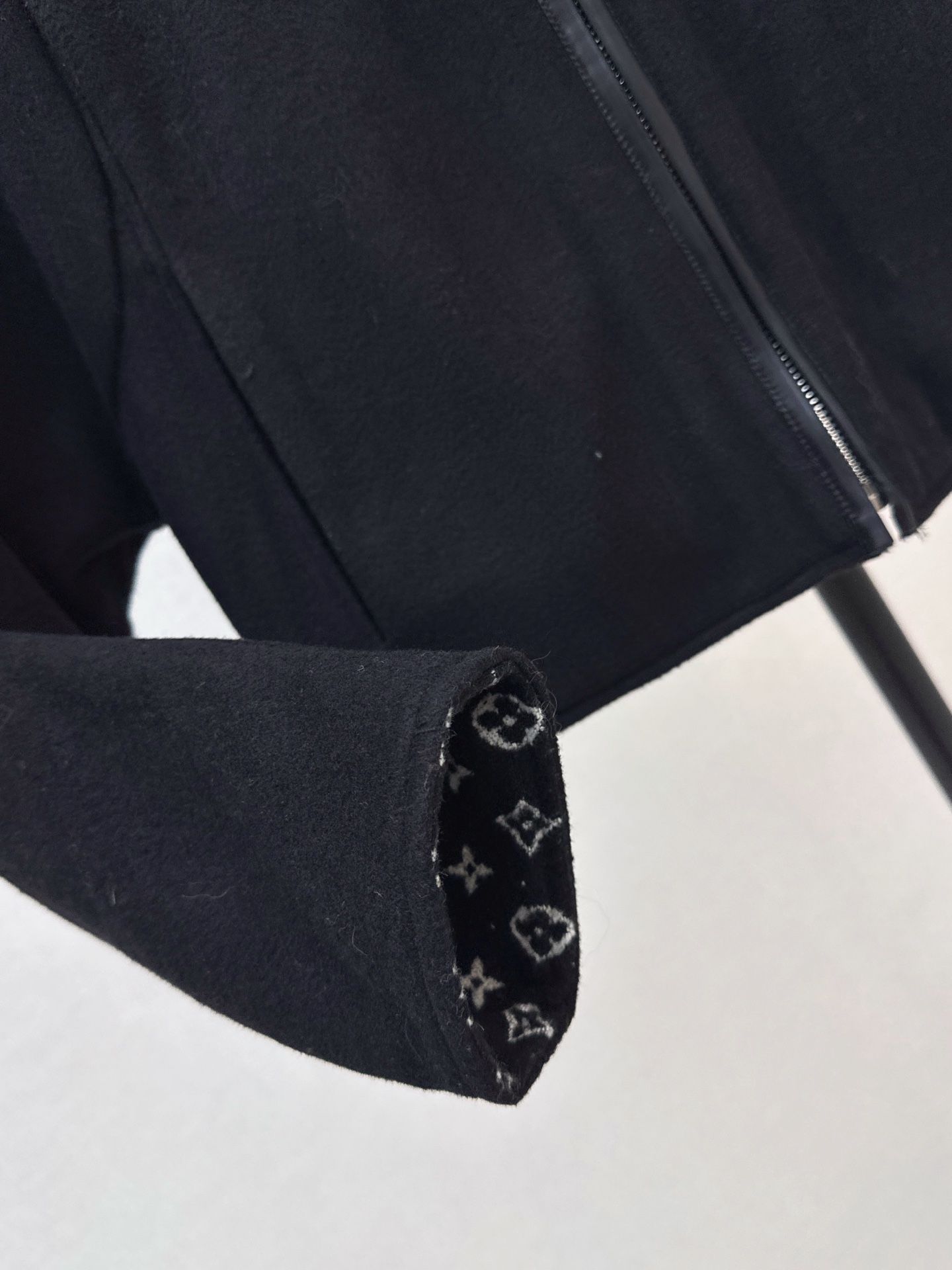Loui 26fw hooded cropped jacket