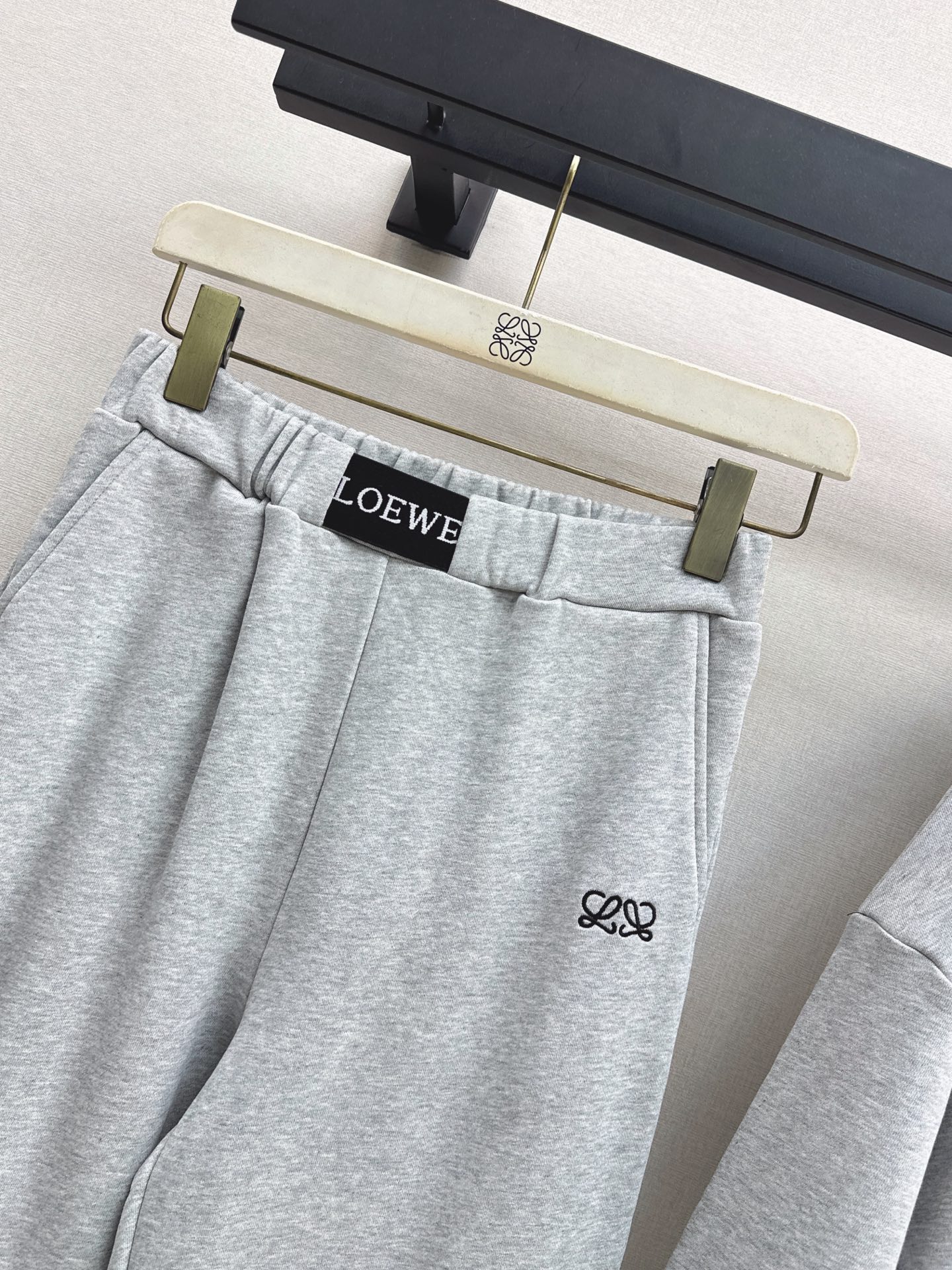 Loe 26fw embroidery hooded jacket pants sets