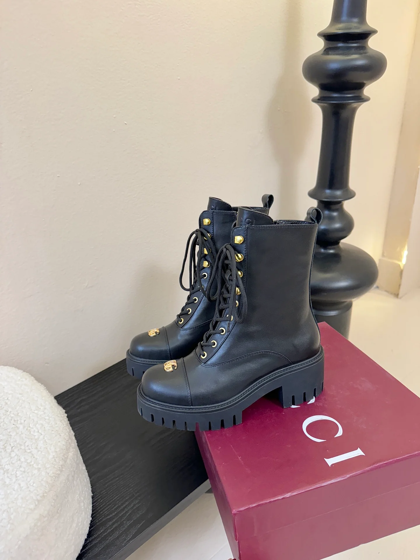 Gucc 25fw combat boots