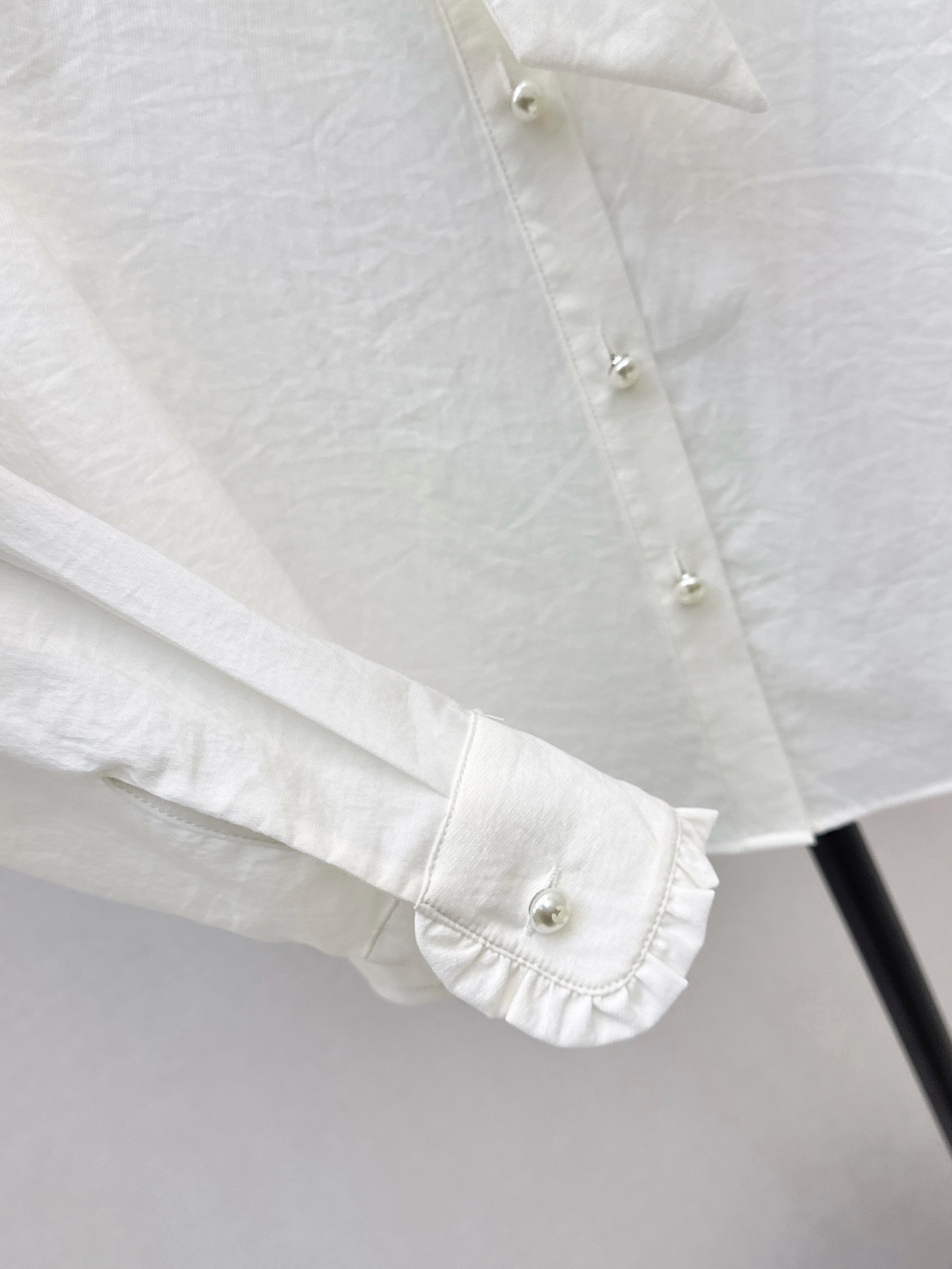 Chan 26fw ruffle ribbon shirt