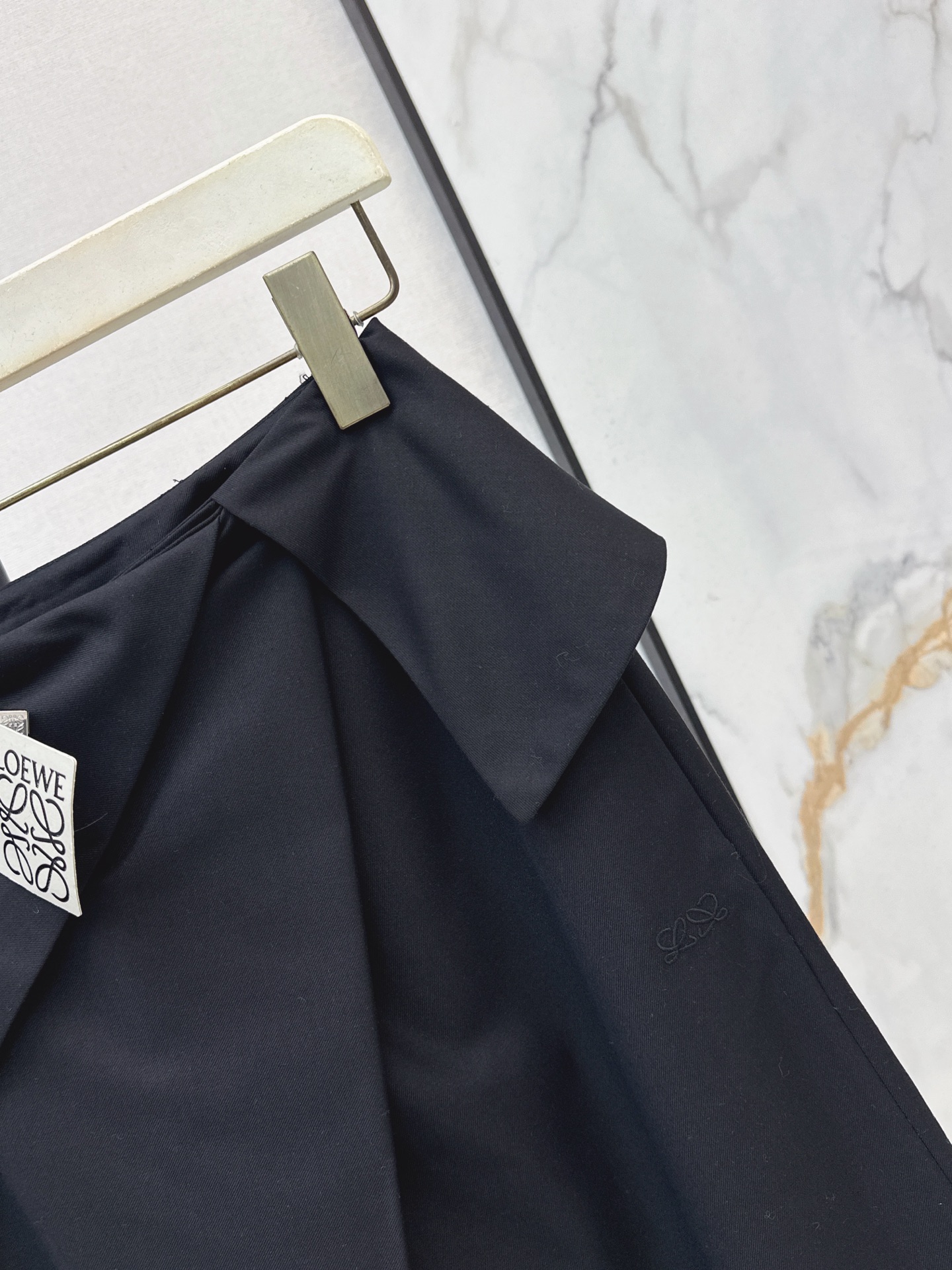 Loe 26fw asymmetric wide-leg pants