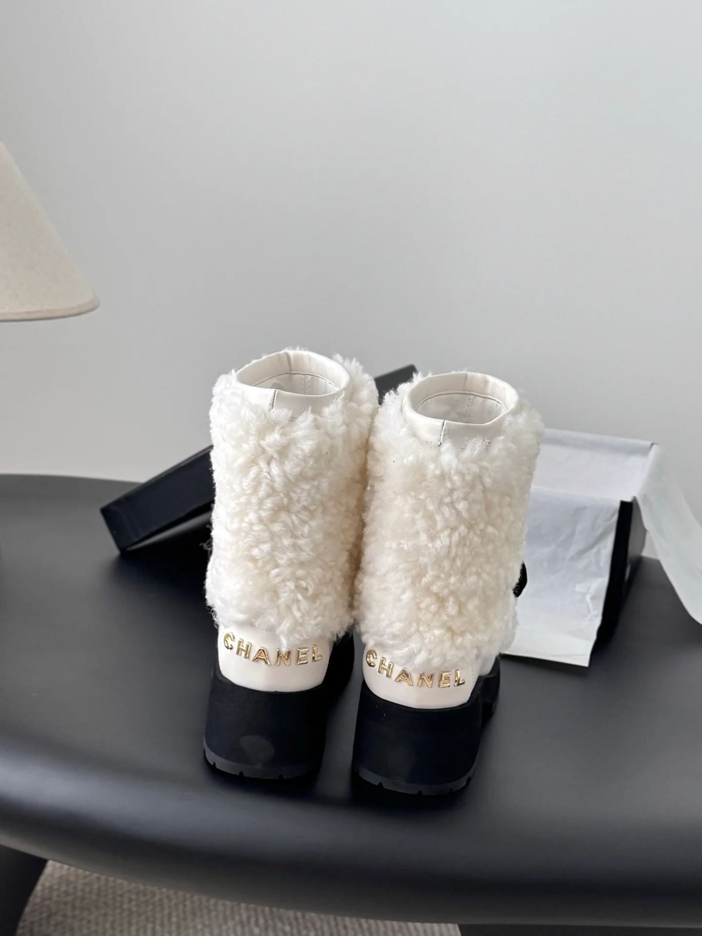Chan 25fw plush boots with bow