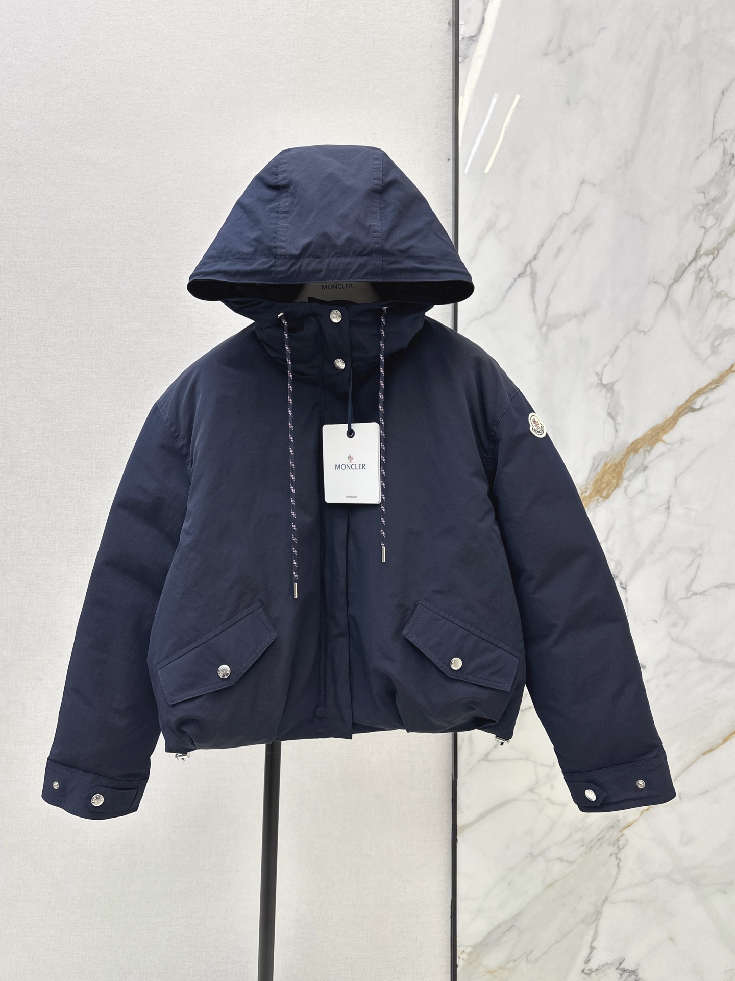 Monc 26fw hooded cropped down jacket