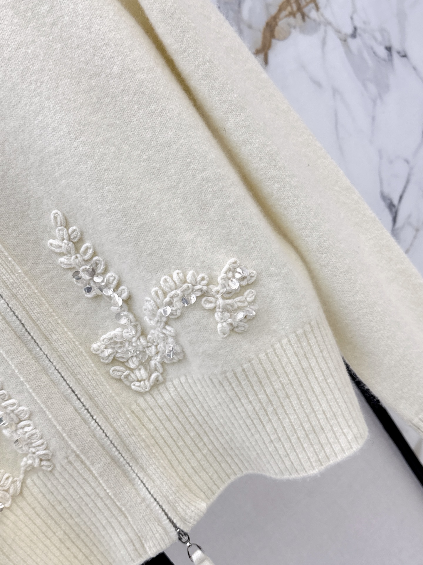 Brun 26fw embroidery zipper cardigan