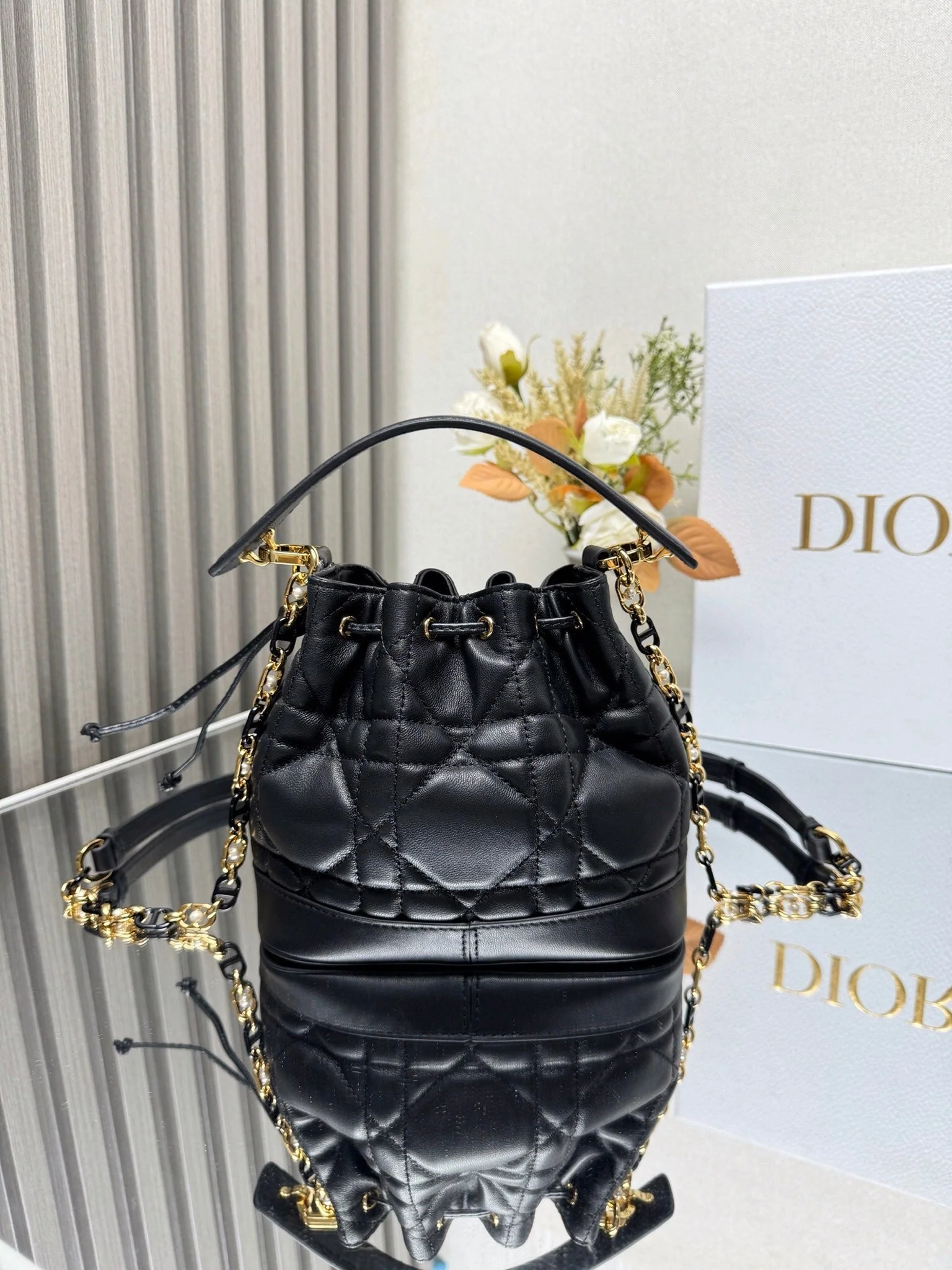 D Small Jolie Bucket Bag