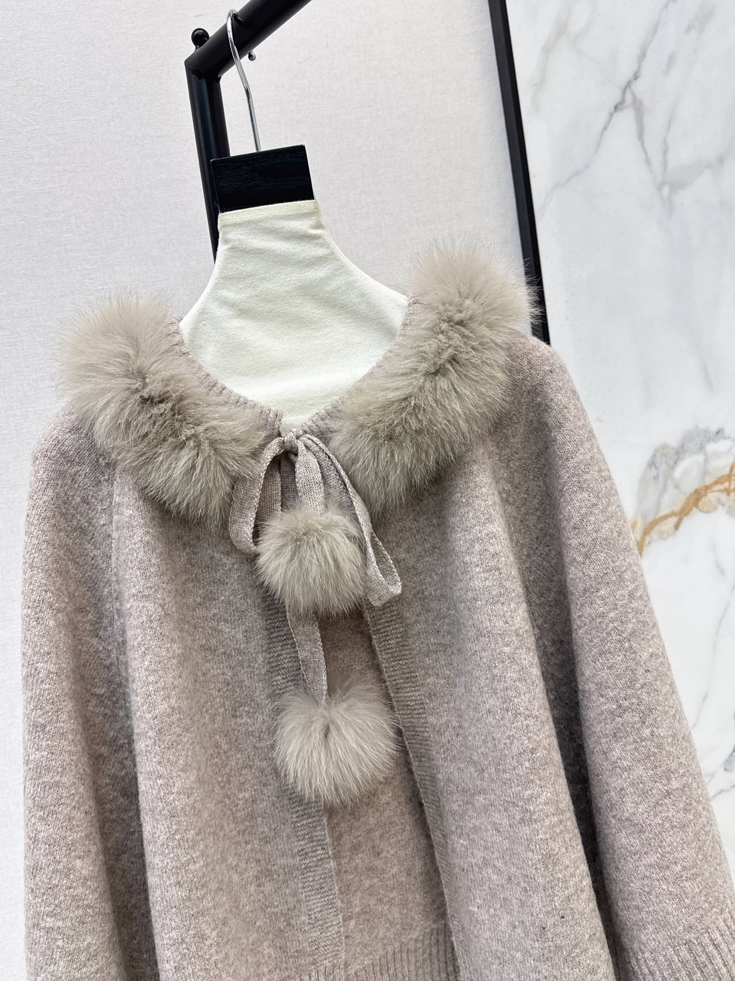 Fen 26fw fur-trim knit cape jacket