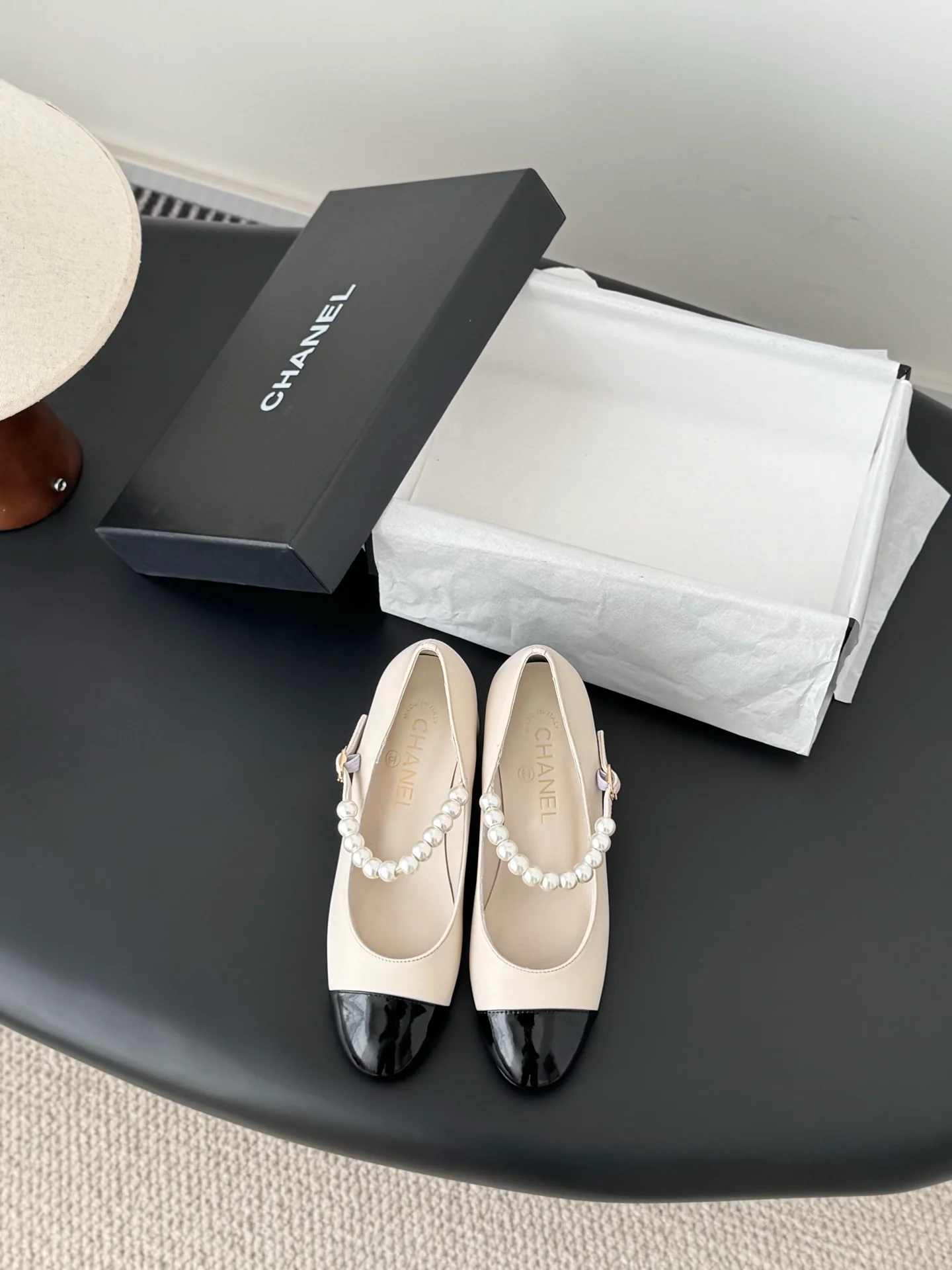 Chan 26ss pearl mary jane flats