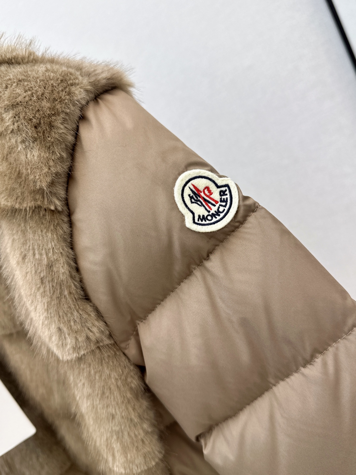 Monc 26fw fur belted down jacket