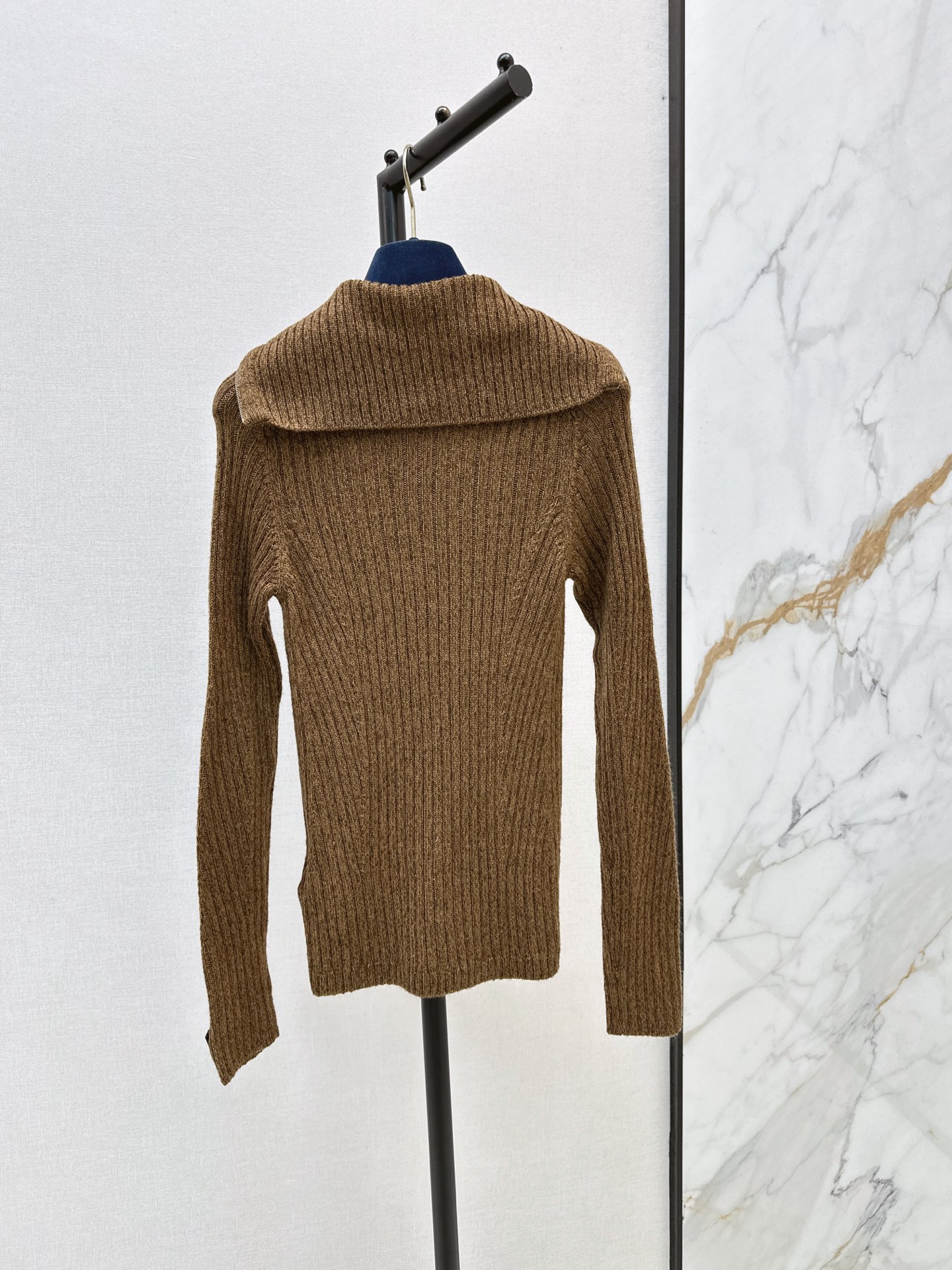 Loui 26fw knit slim-fit basic tee