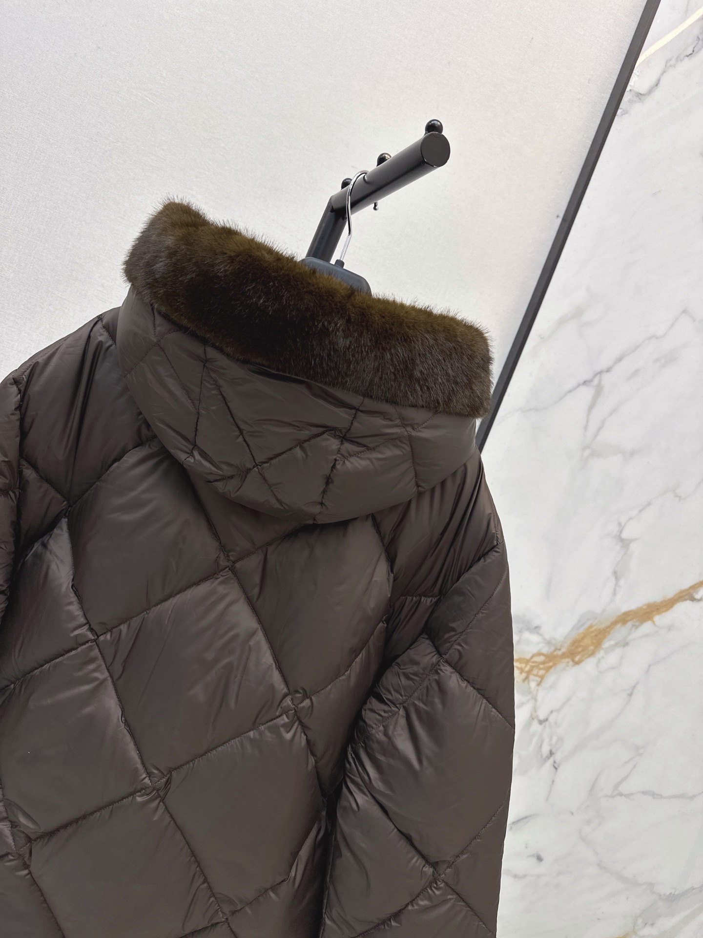 Max 26fw fur-trim down jacket