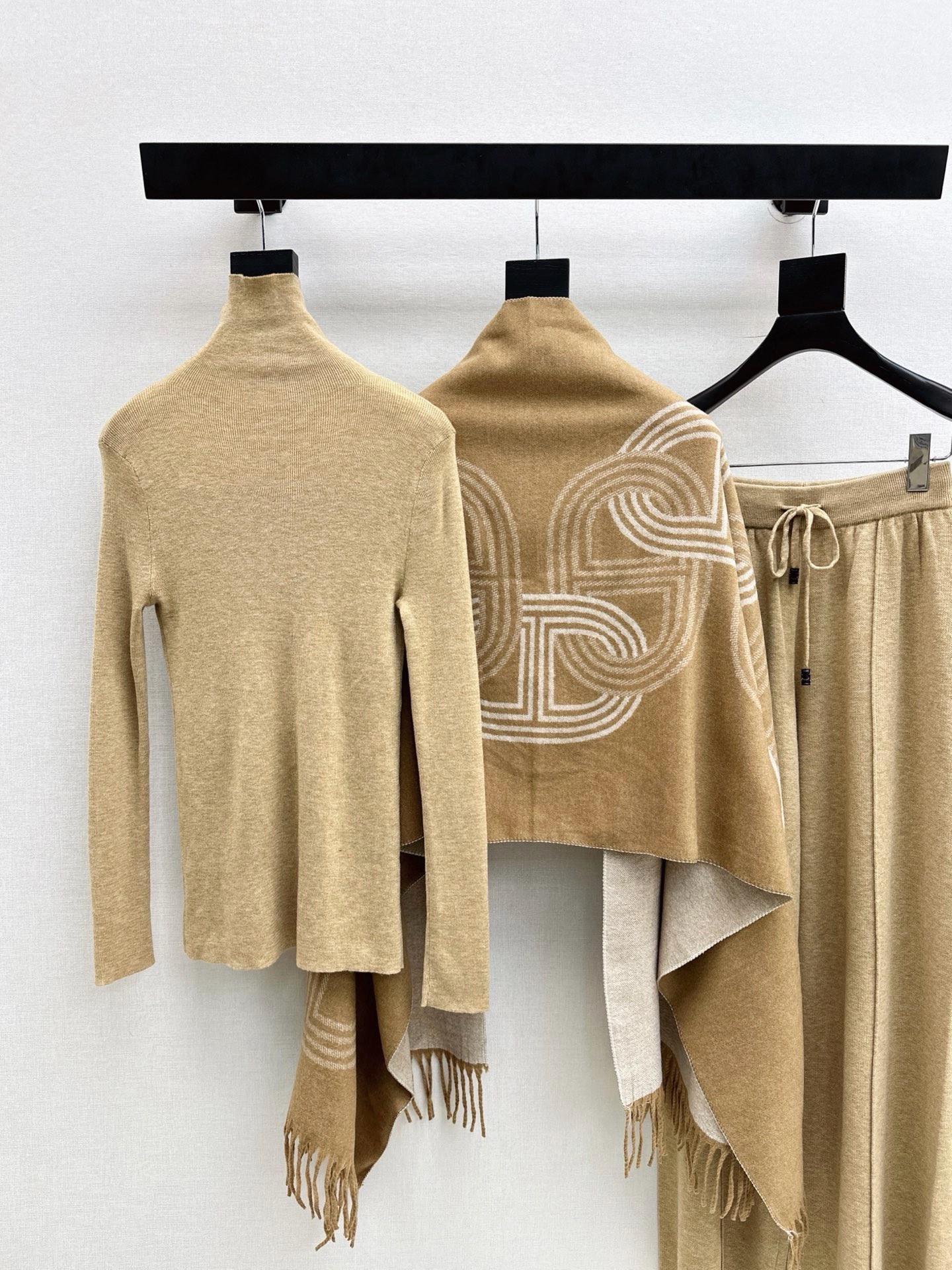 Her 26fw knit knitwear shawls pants sets
