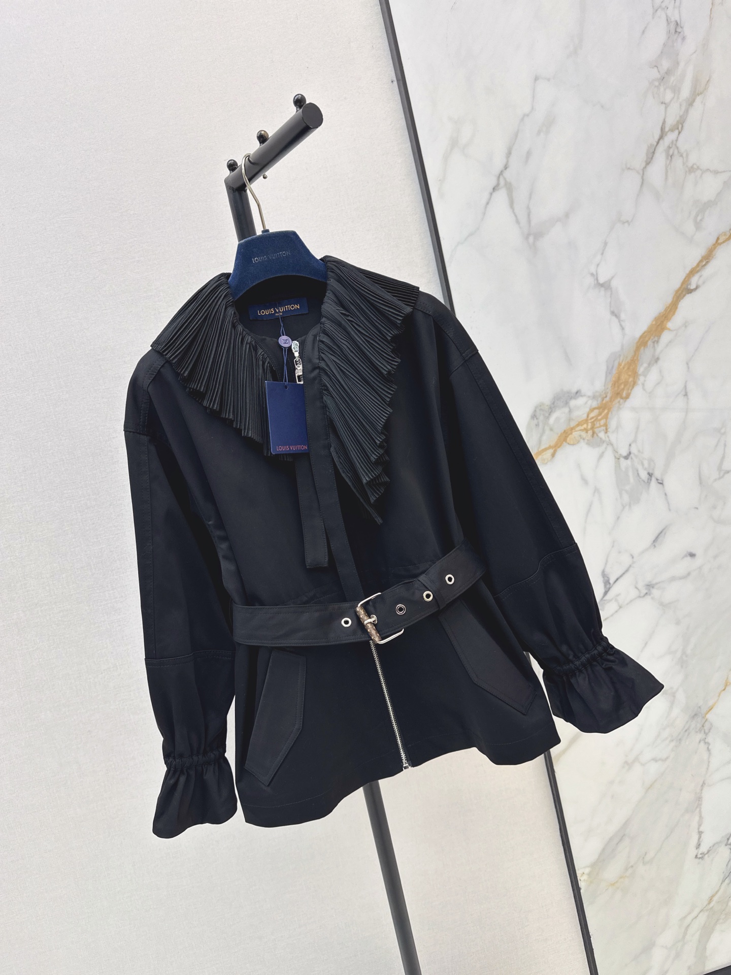 Loui 26fw cropped belted trench coats