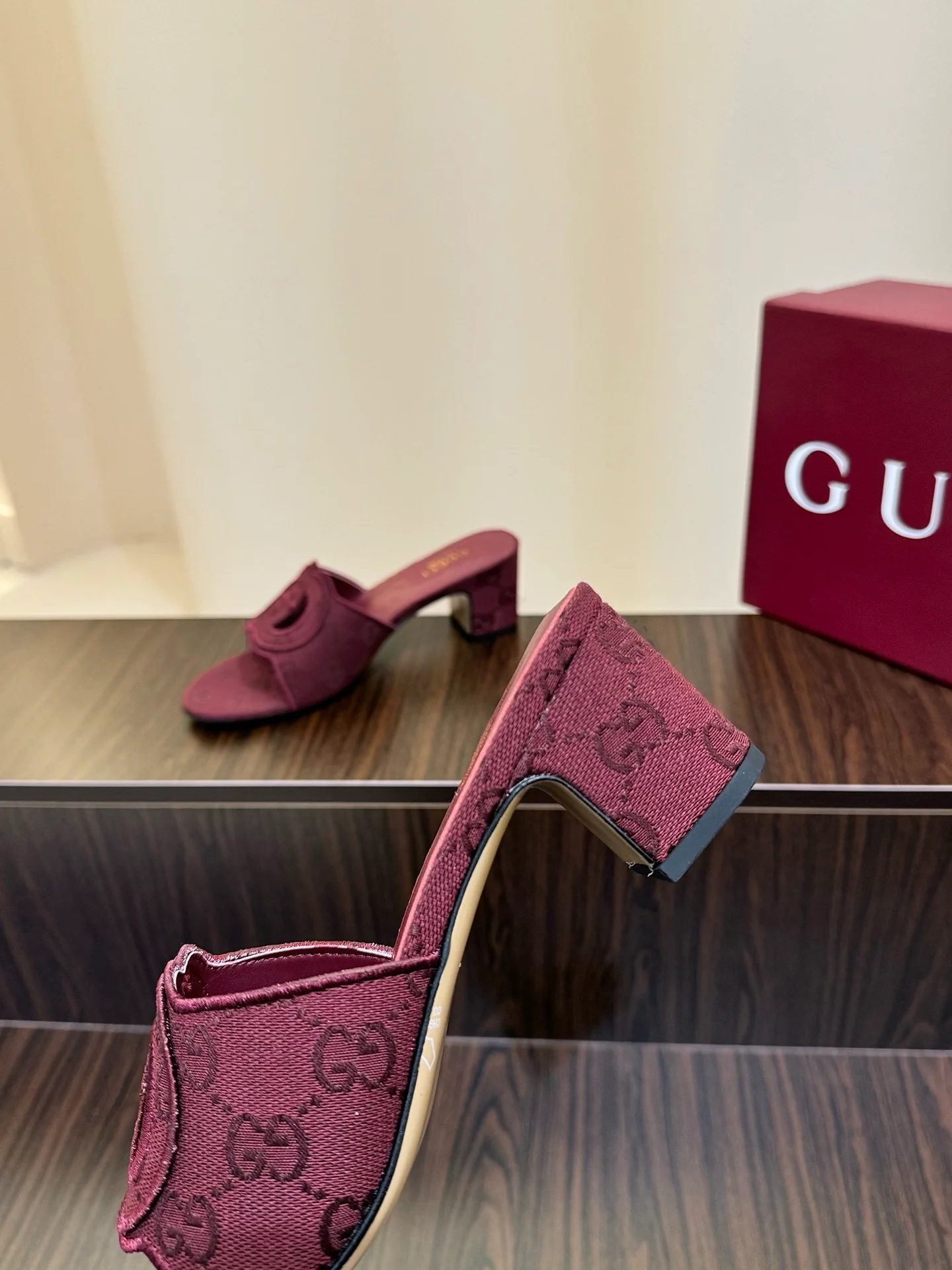 Gucc 25fw slide sandals
