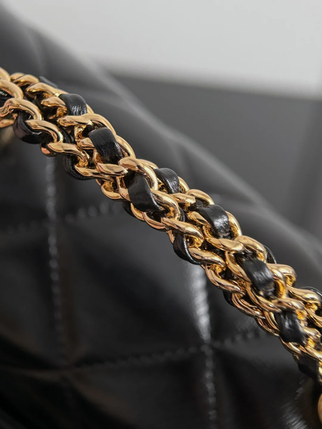 Chan 24B twist handle shoulder bag