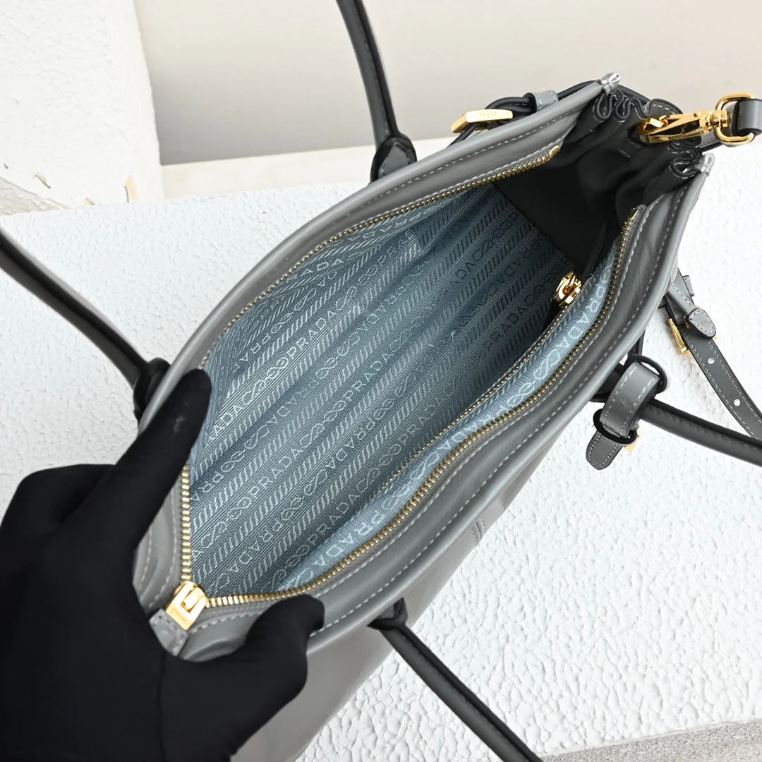 PD LuxSoft Medium leather handbag