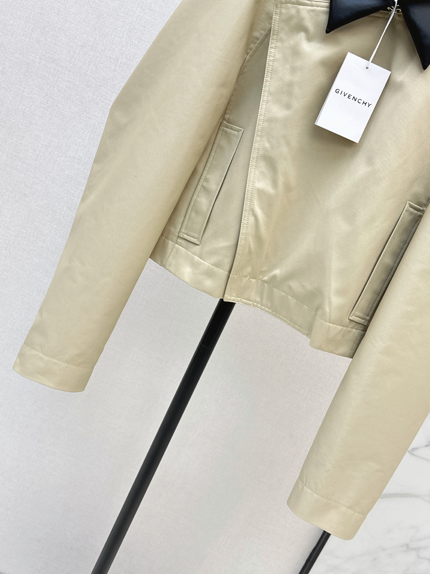 Giv 26fw contrast leather-collar cropped jacket