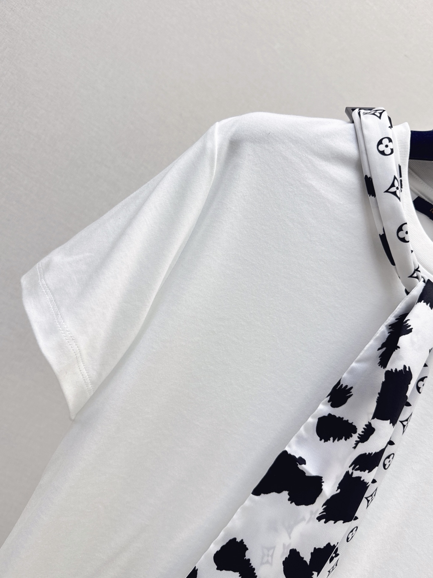 Loui 26fw print scraf t-shirt