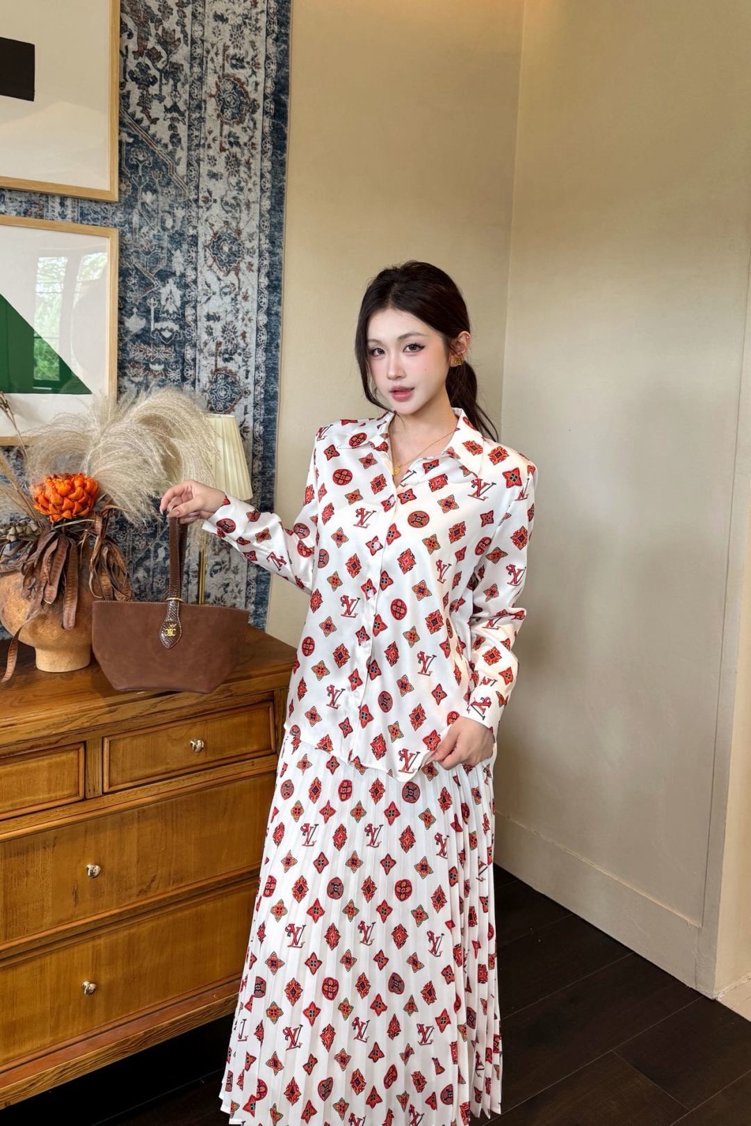 Loui 26fw print ribbon shirt