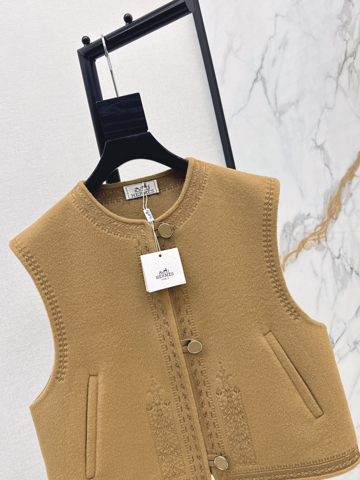 Her 26fw embroidery woolen vest