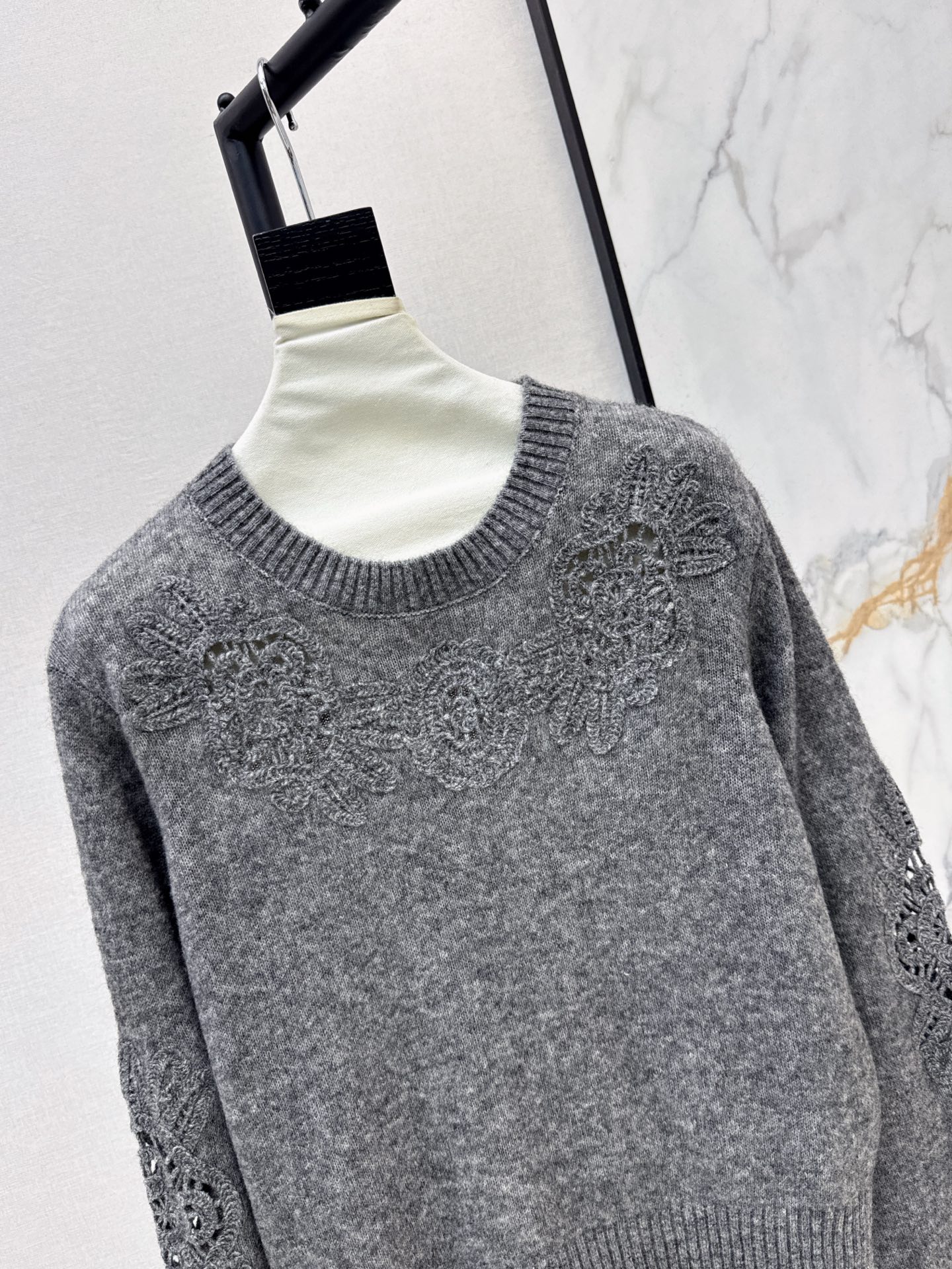 Brun 26fw hollow contract knit sweater