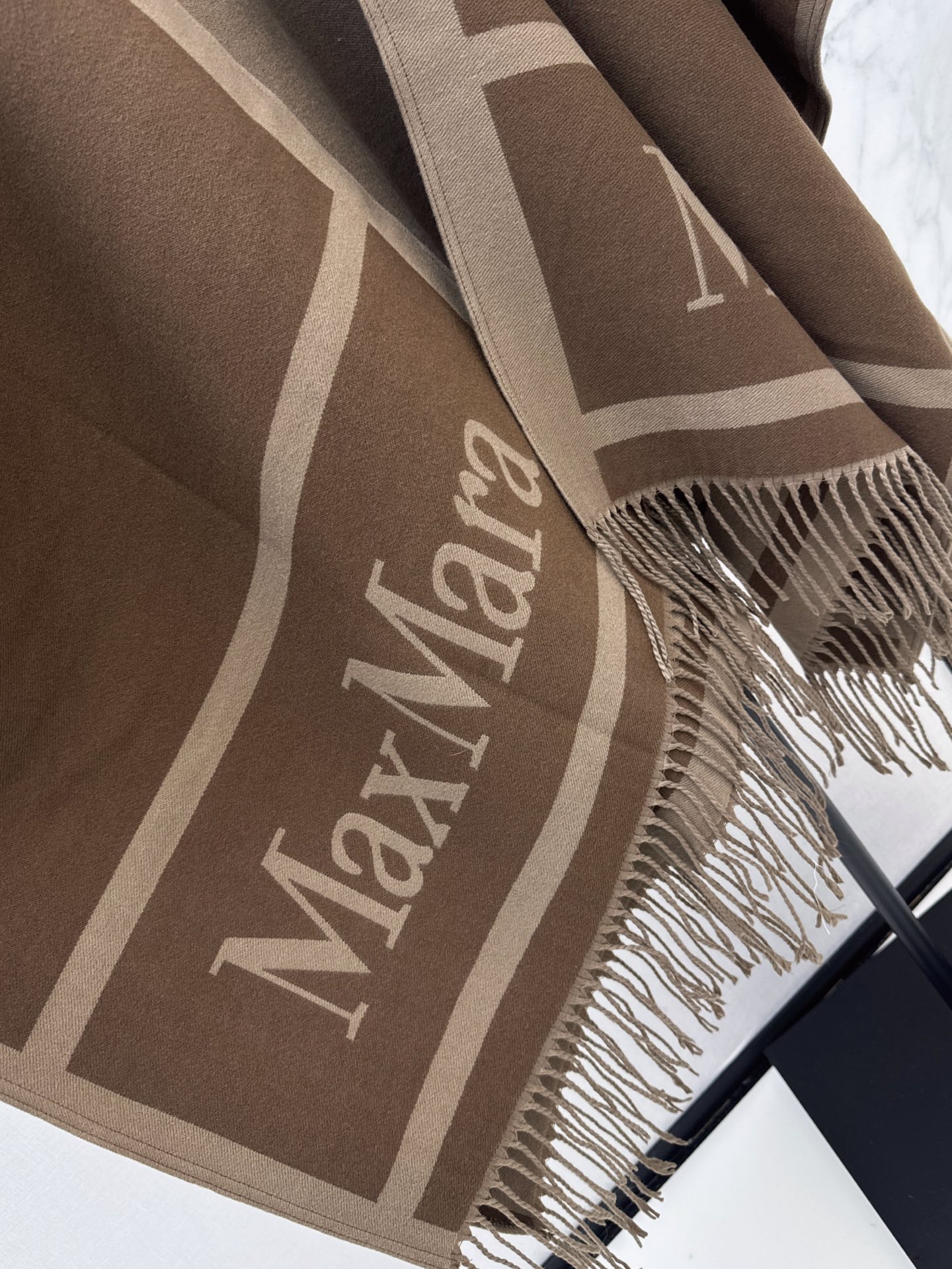 Max 26fw jacquard shawls