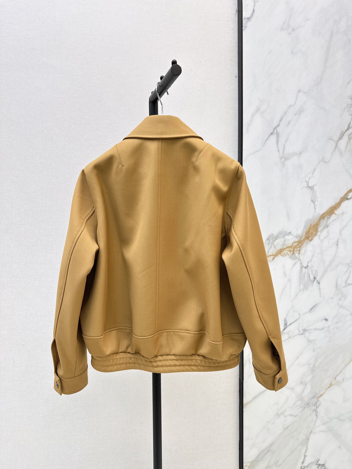 Loe 26fw zip-up jacket with drawstring hem