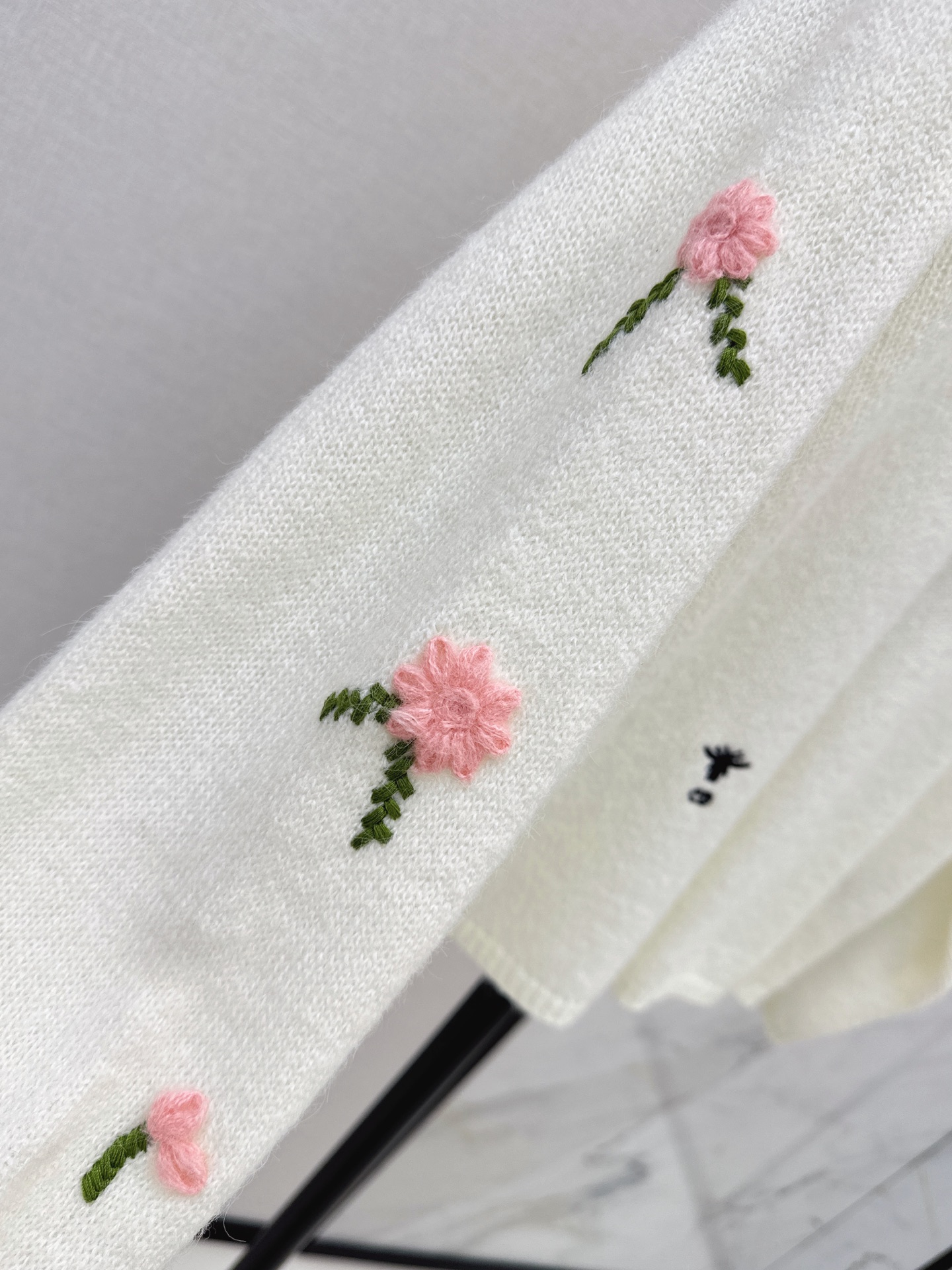 CD 26fw embroidery knit sweater