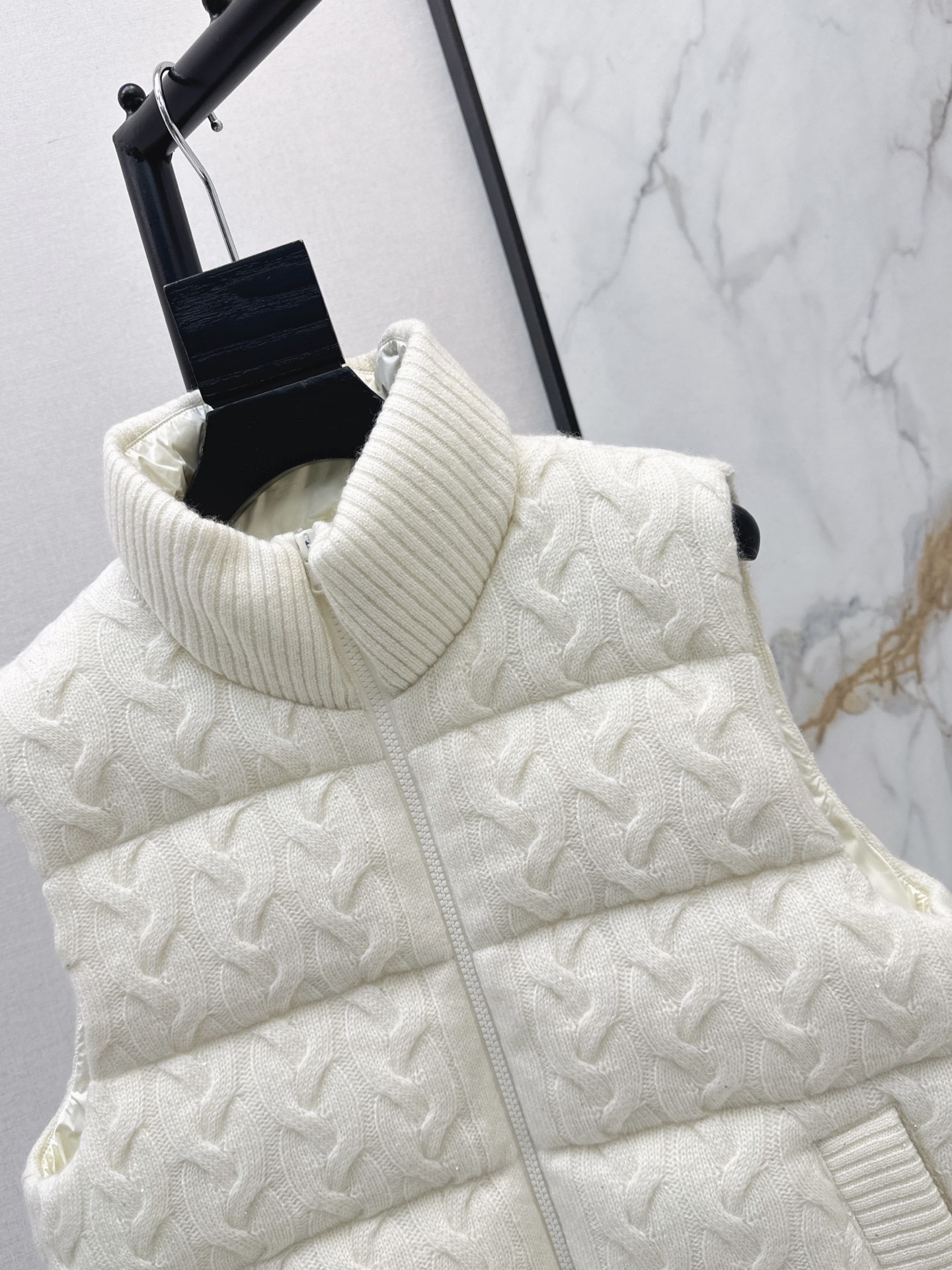 Brun 26fw knit contract down vest